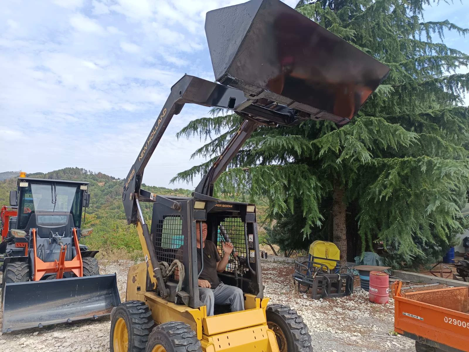Мини челни товарачи Bobcat NEW HOLAND LX465 - изображение 3
