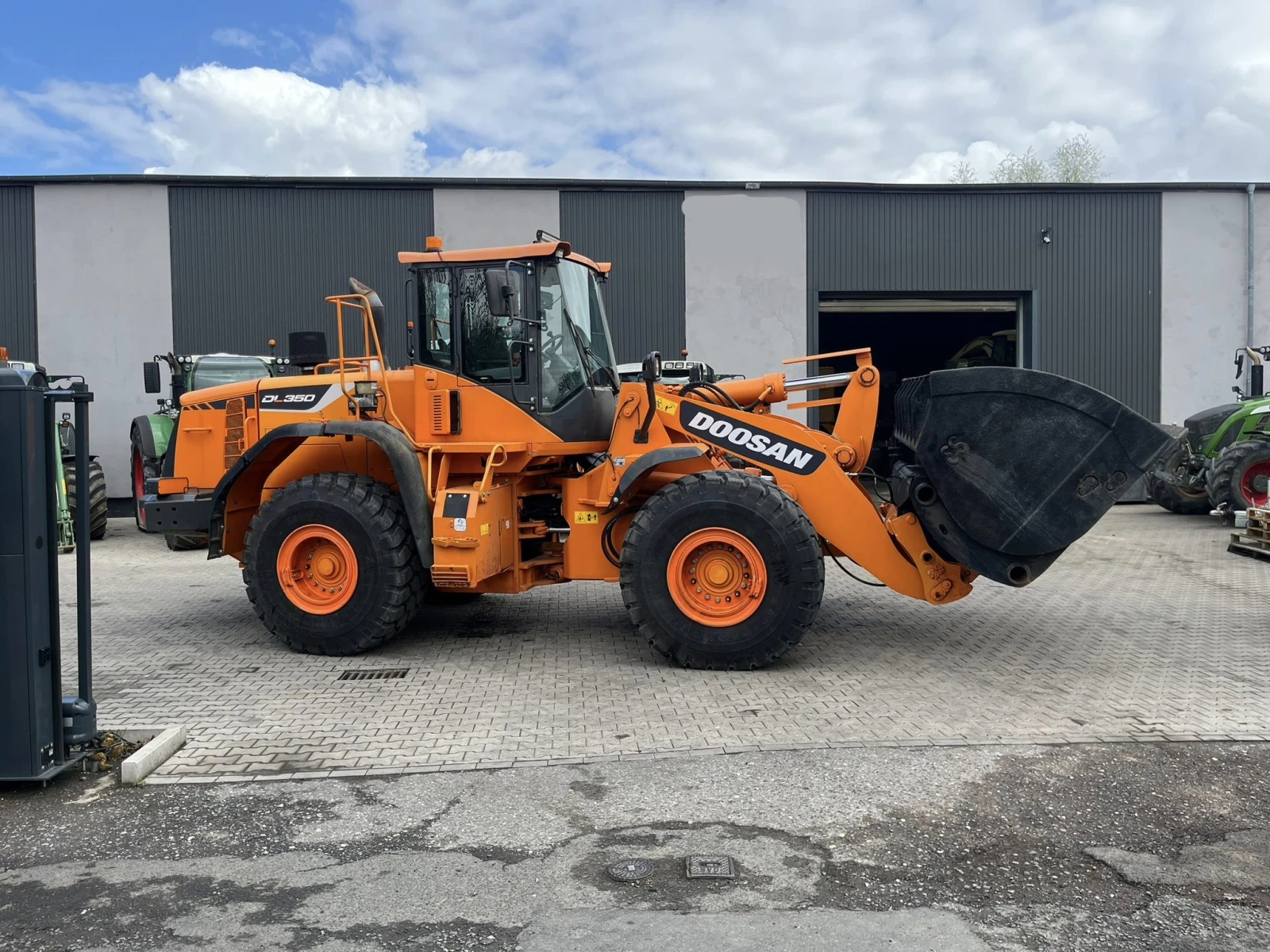 ����� ������� DOOSAN | Mobile.bg � ����������� 1