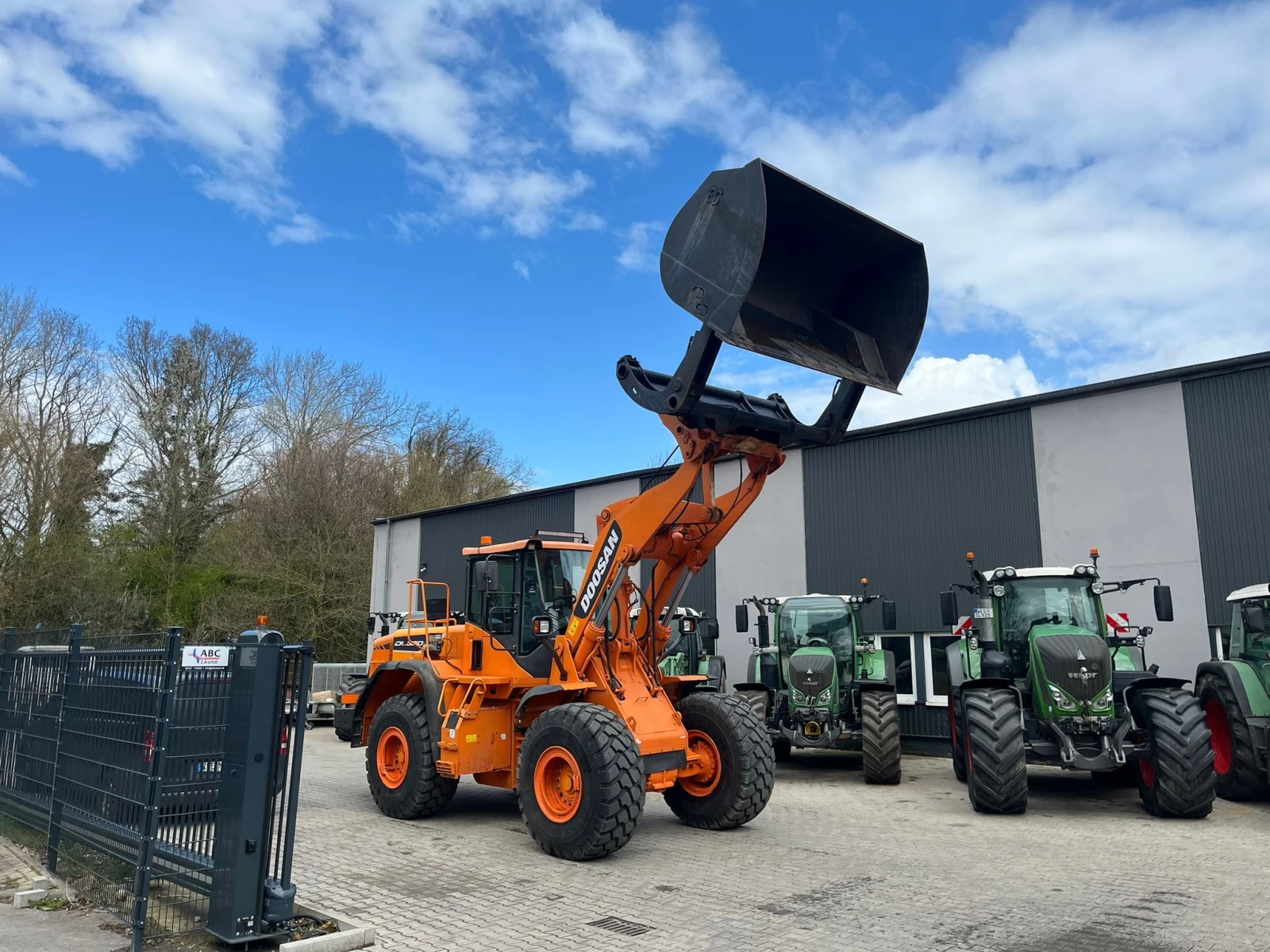 ����� ������� DOOSAN | Mobile.bg � ����������� 12