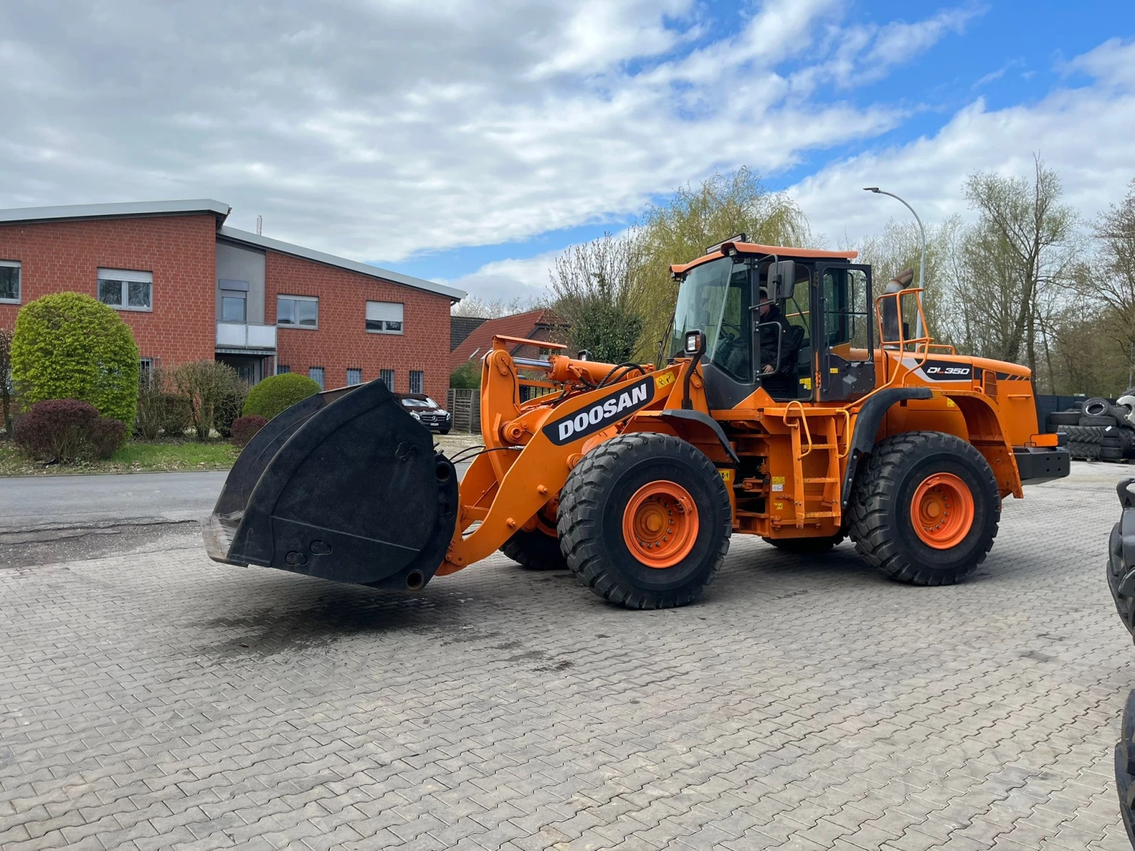 ����� ������� DOOSAN | Mobile.bg � ����������� 11