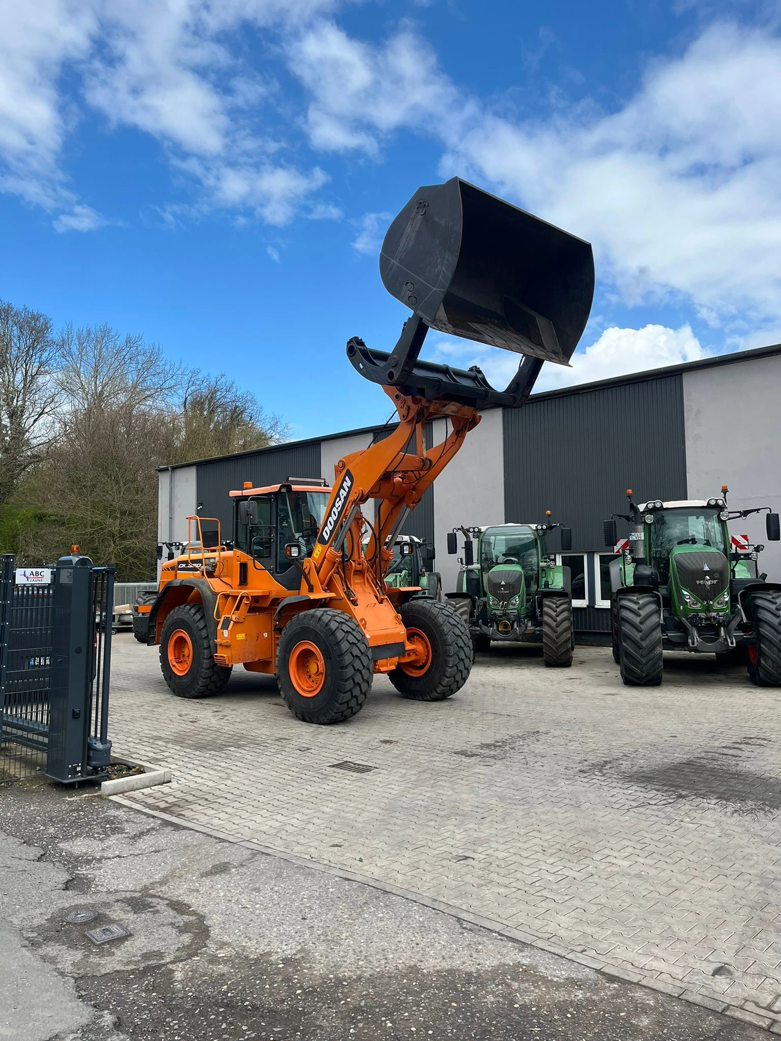 ����� ������� DOOSAN | Mobile.bg � ����������� 14