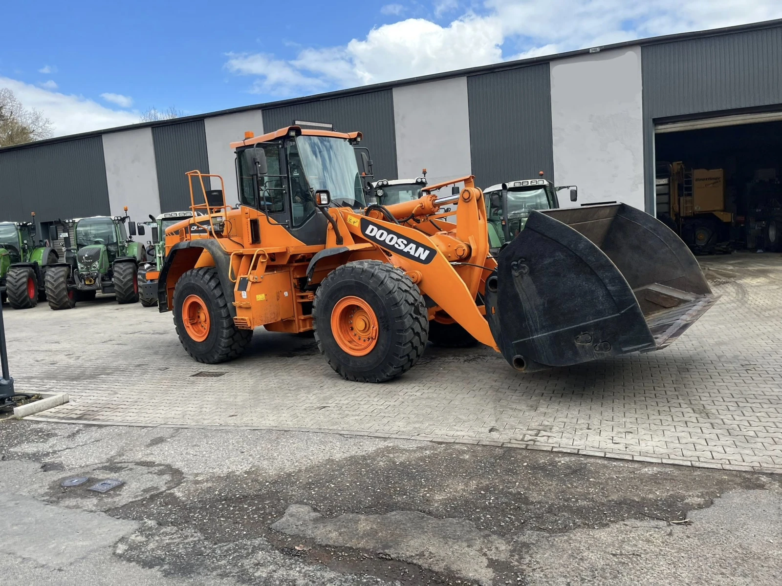 ����� ������� DOOSAN | Mobile.bg � ����������� 13