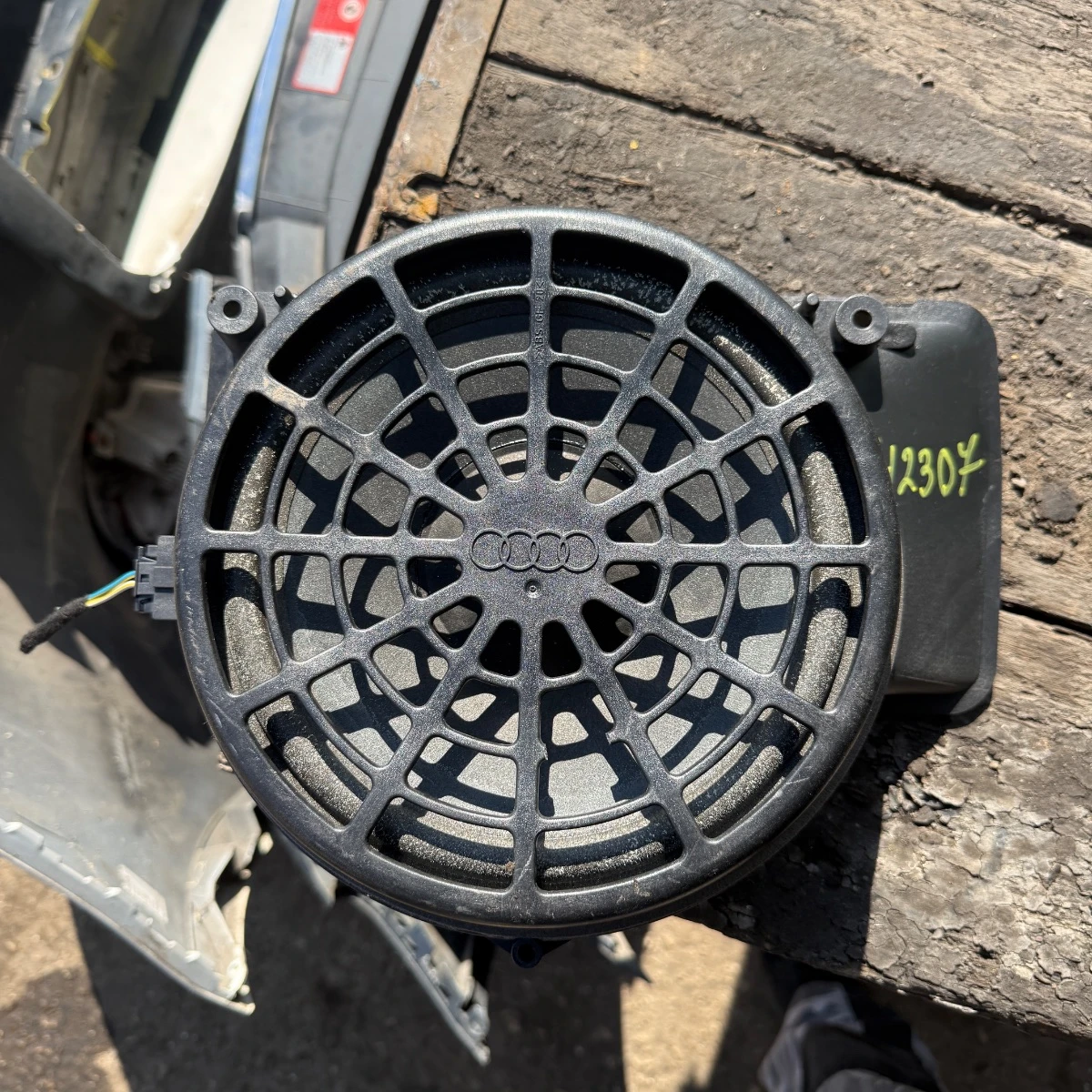 Заден басов високоговорител Bang Olufsen Audi A5 8T 8T0035412D-2307-2307