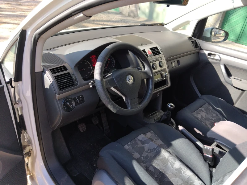 VW Touran 1.9tdi, снимка 4 - Автомобили и джипове - 48738119