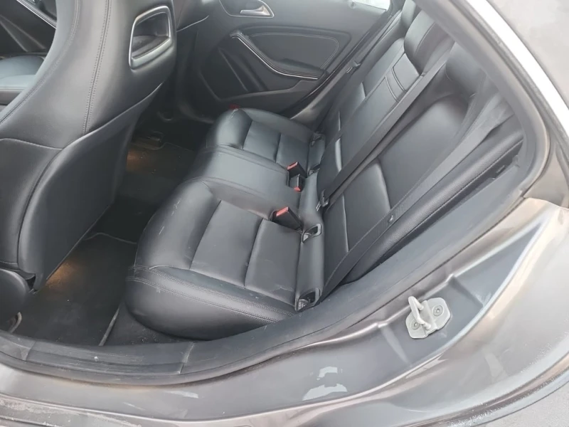 Mercedes-Benz CLA 250 ПАНОРАМА * ПОДГРЕВ * ОТ ПРЕДСТАВИТЕЛСТВО, снимка 13 - Автомобили и джипове - 53407722