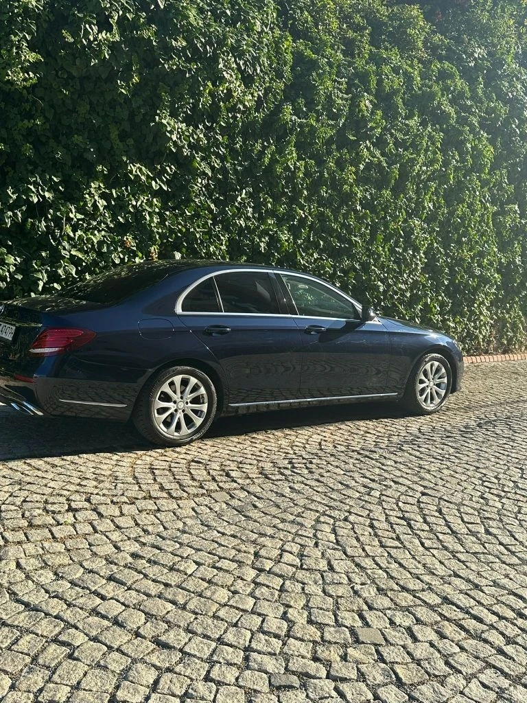 Mercedes-Benz E 220, снимка 3 - Автомобили и джипове - 47233654