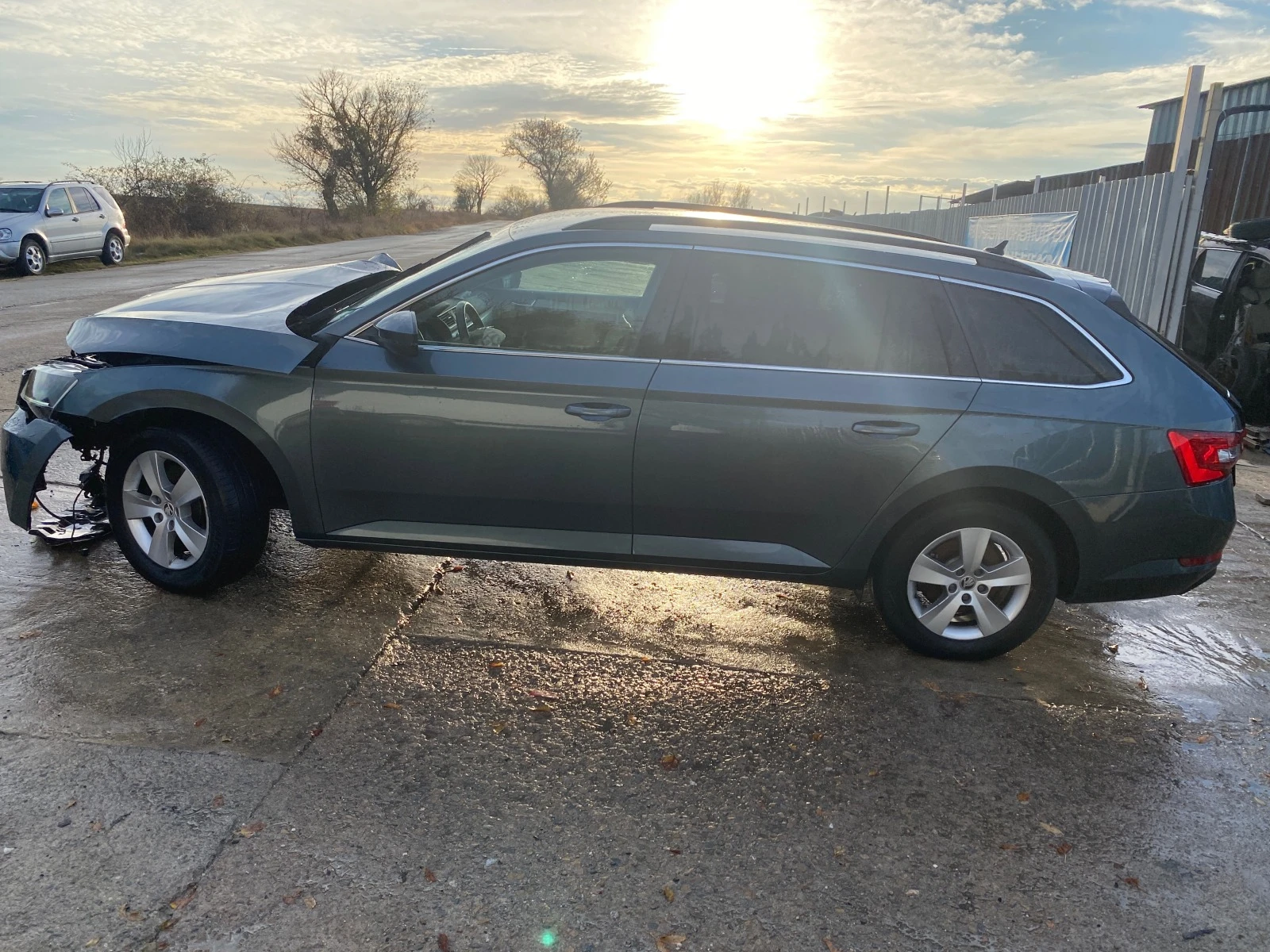 Skoda Superb 2.0 TDI DSG - изображение 8