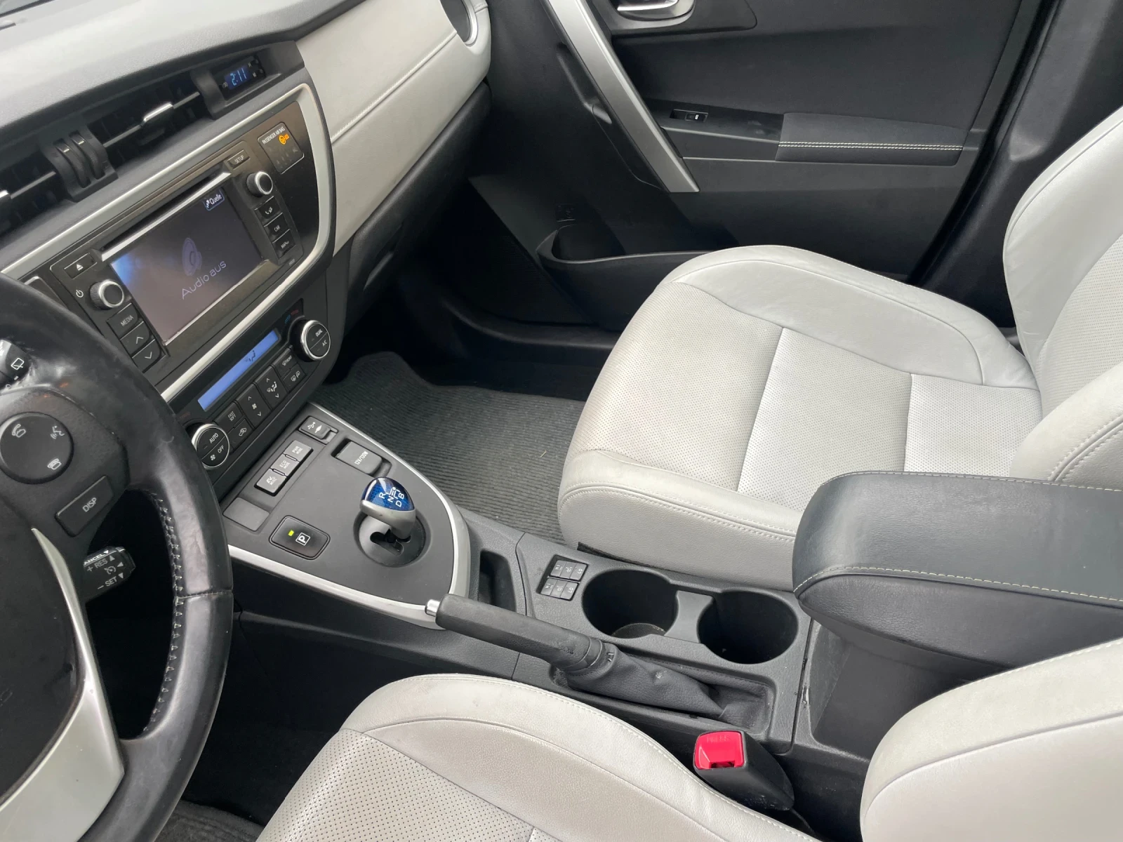 Toyota Auris HYBRID - изображение 7