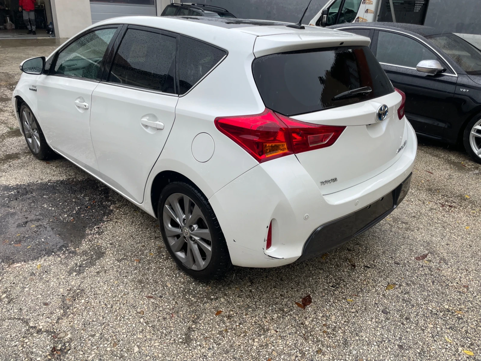 Toyota Auris HYBRID - изображение 2