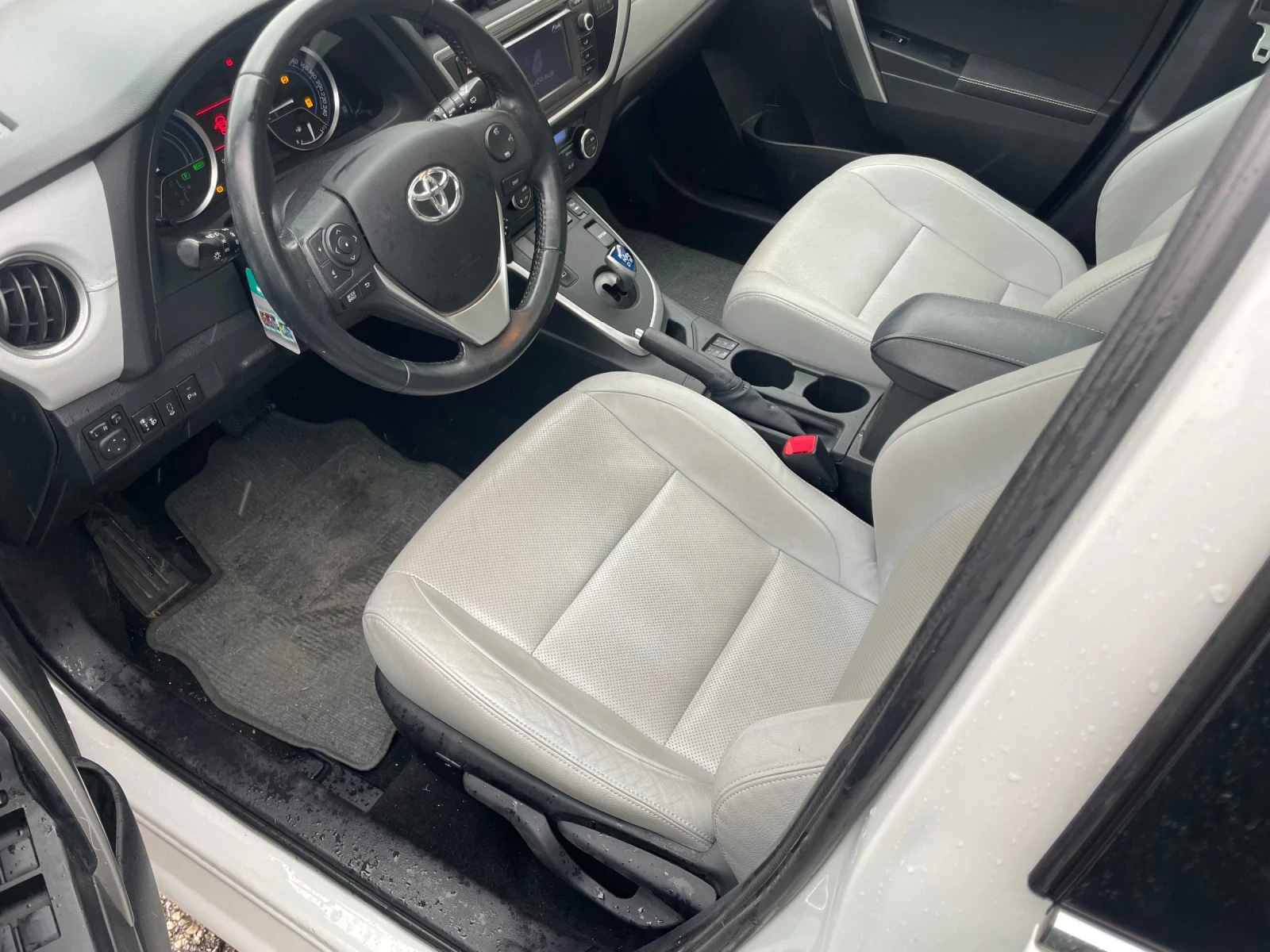 Toyota Auris HYBRID - изображение 6