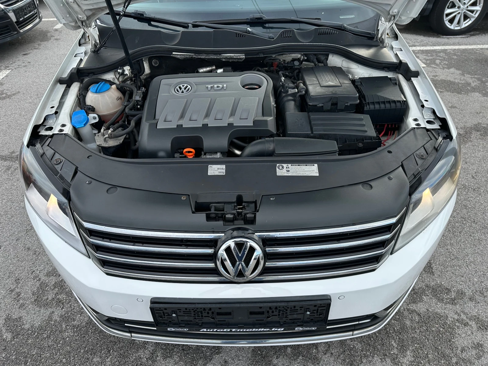 VW Passat 2.0 TDI DSG Highline BlueMotion - изображение 9