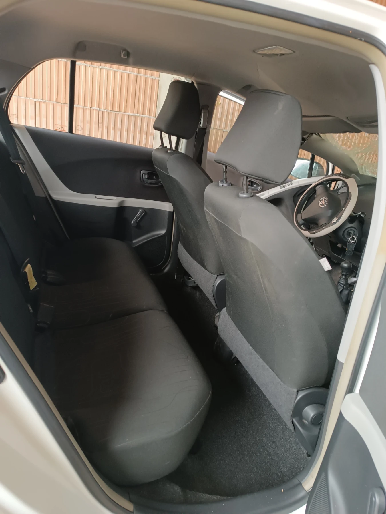Toyota Yaris 1.3 | Mobile.bg � ����������� 12