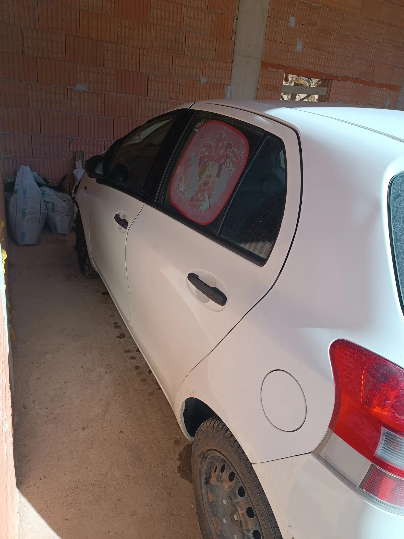 Toyota Yaris 1.3 - изображение 8