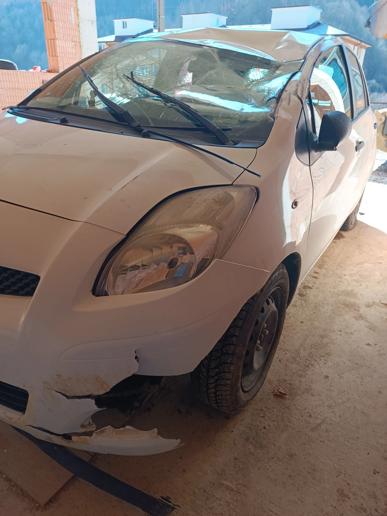 Toyota Yaris 1.3 - изображение 7