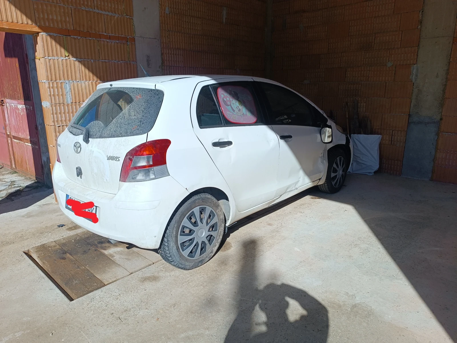 Toyota Yaris 1.3 - изображение 2