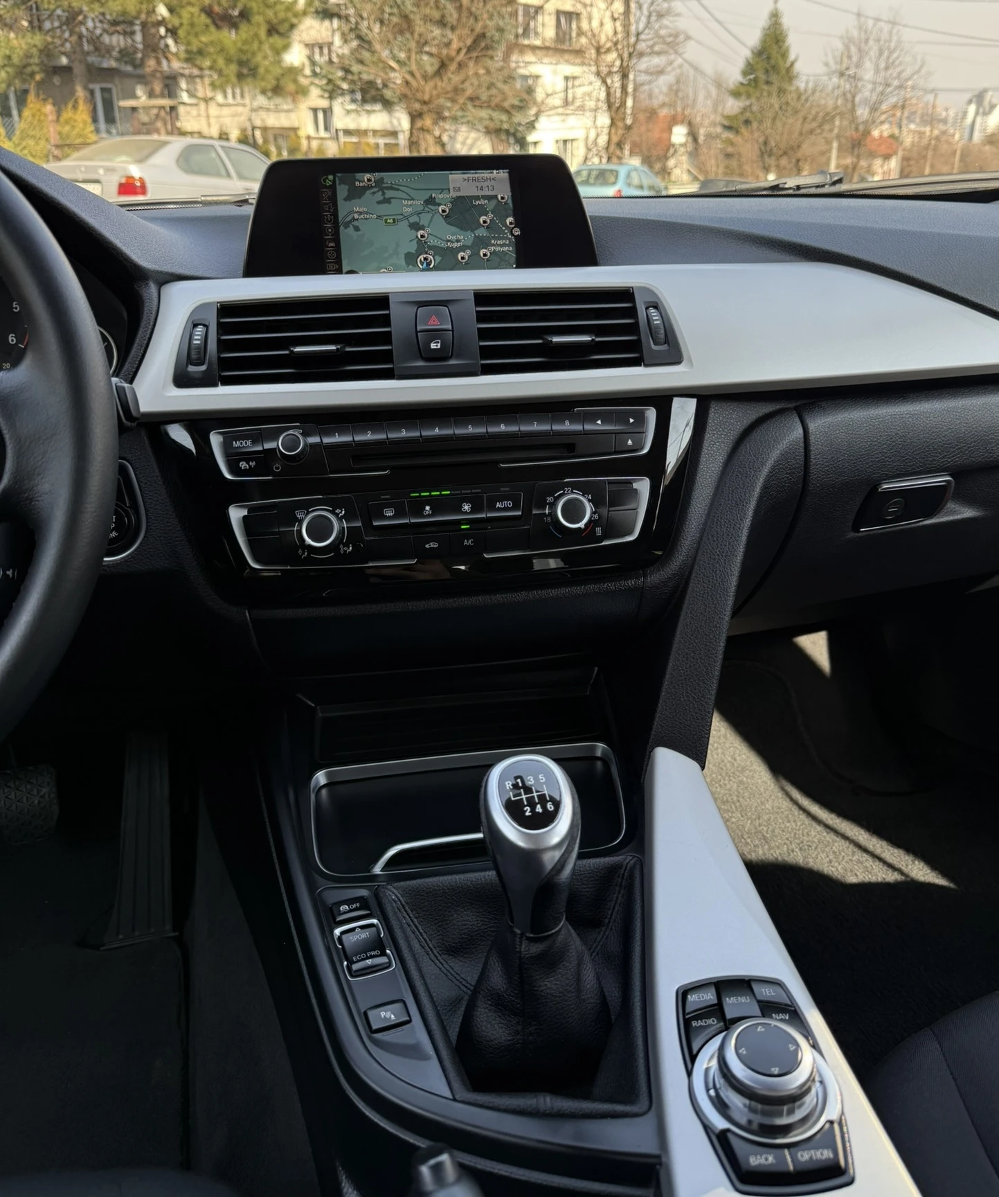 BMW 318 2.0D FACELIFT/NAVI, снимка 14 - Автомобили и джипове - 53787746