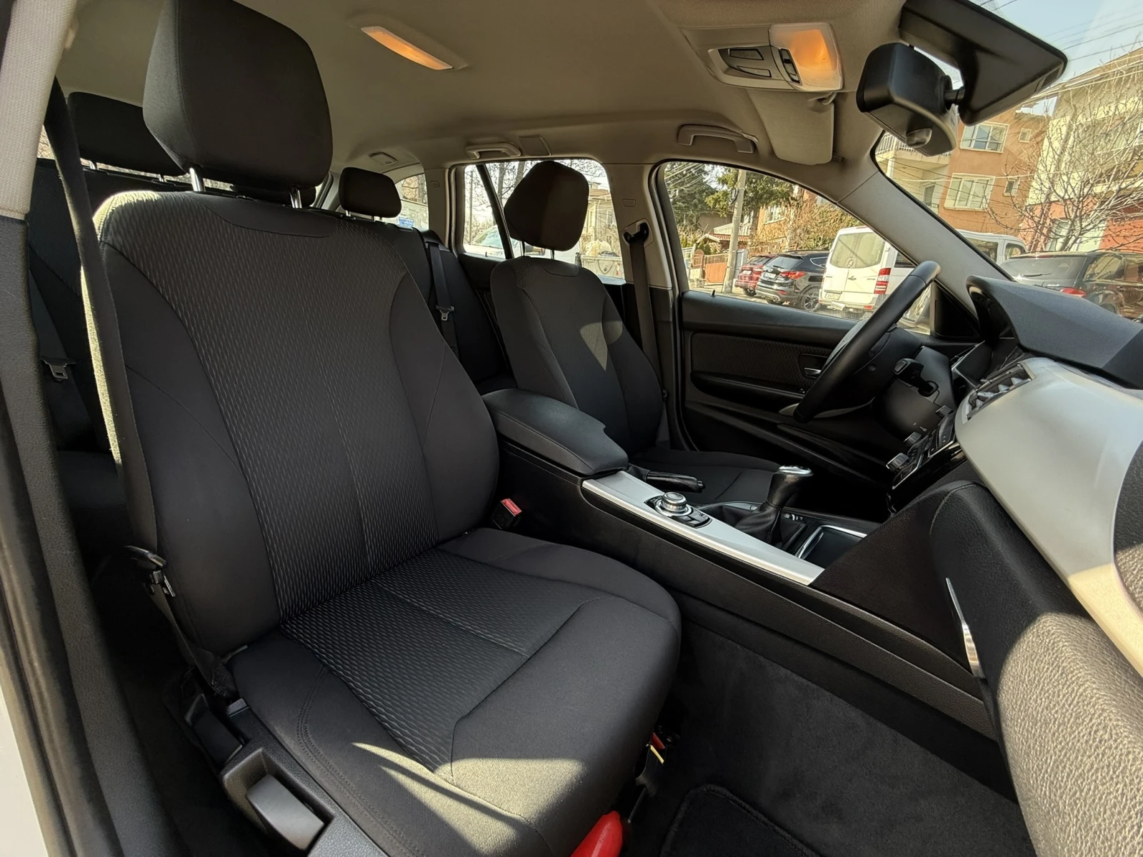 BMW 318 2.0D FACELIFT/NAVI, снимка 13 - Автомобили и джипове - 53787746