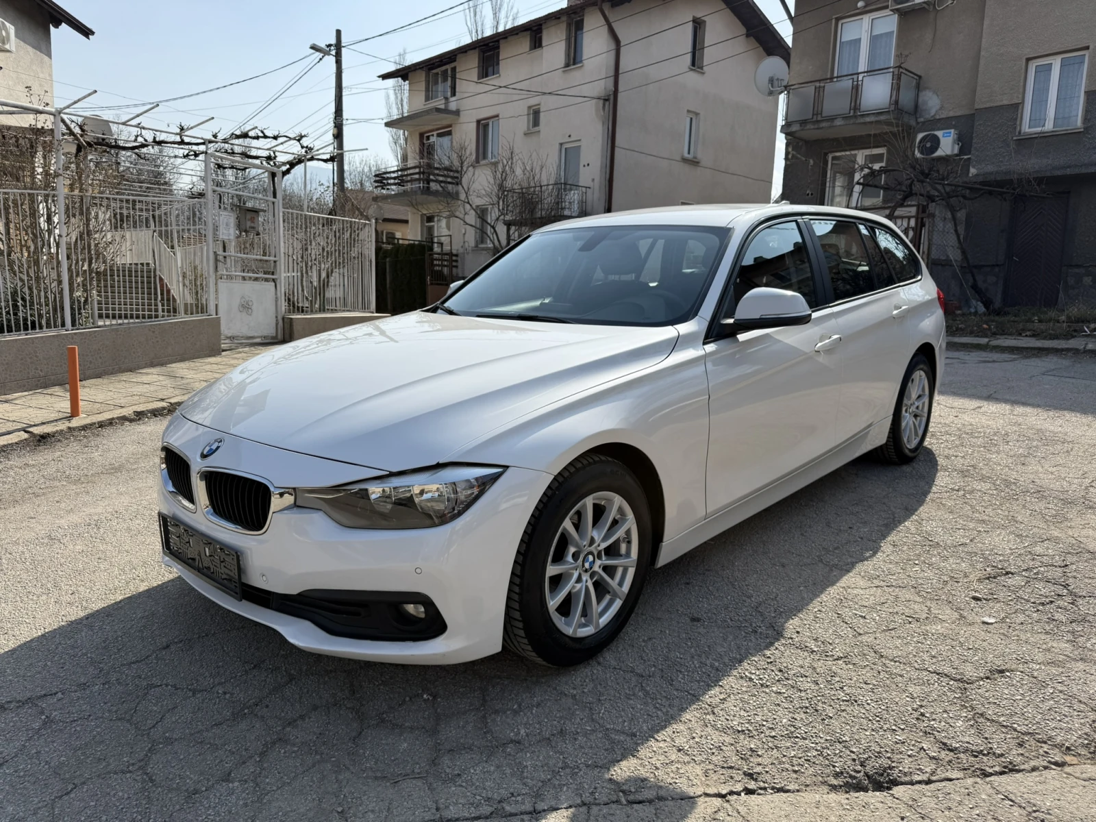BMW 318 2.0D FACELIFT/NAVI, снимка 9 - Автомобили и джипове - 53787746