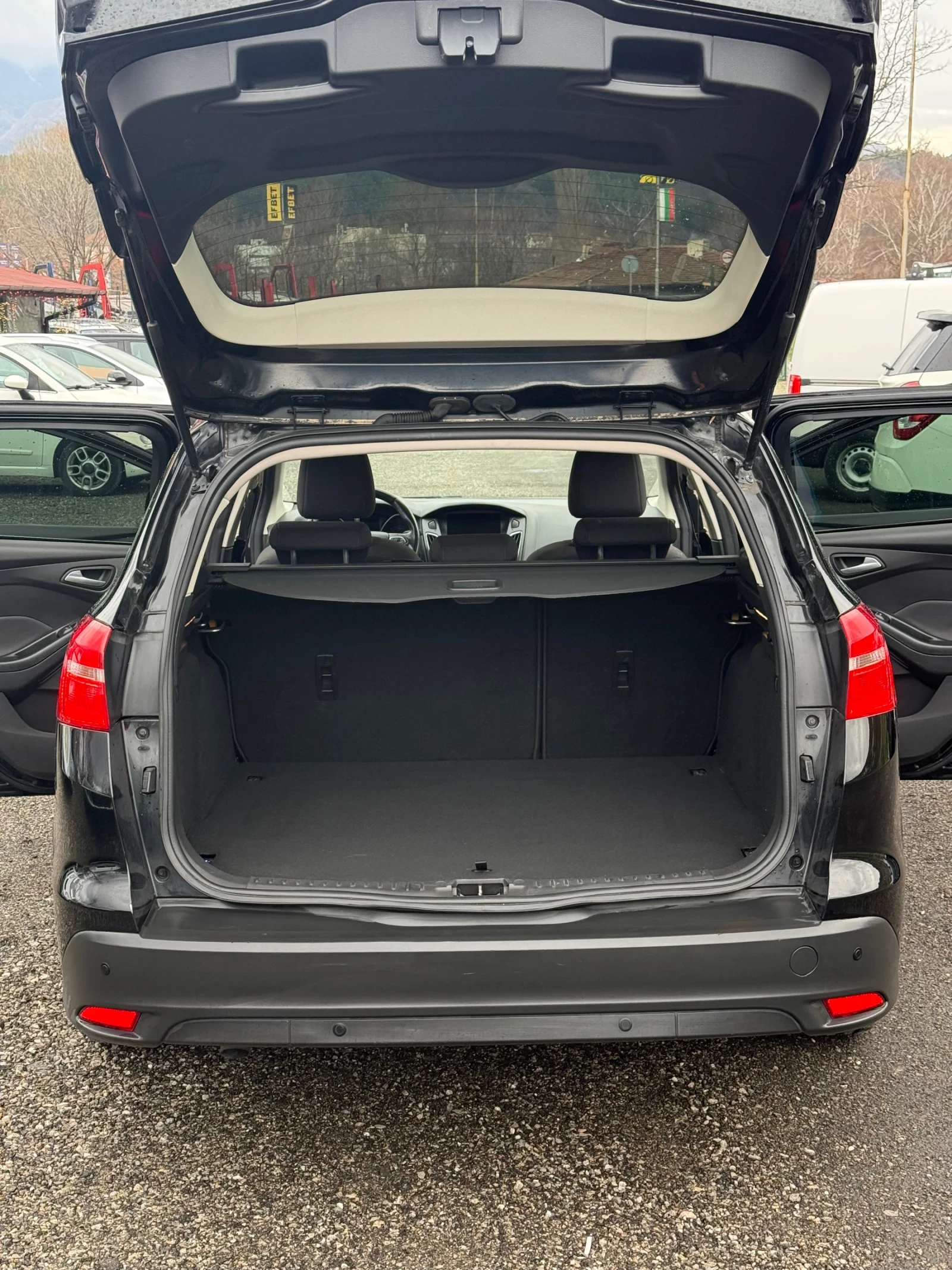 Ford Focus Titanium X | 1 собственик | Серв. книж. 146 000 км, снимка 11 - Автомобили и джипове - 53888597