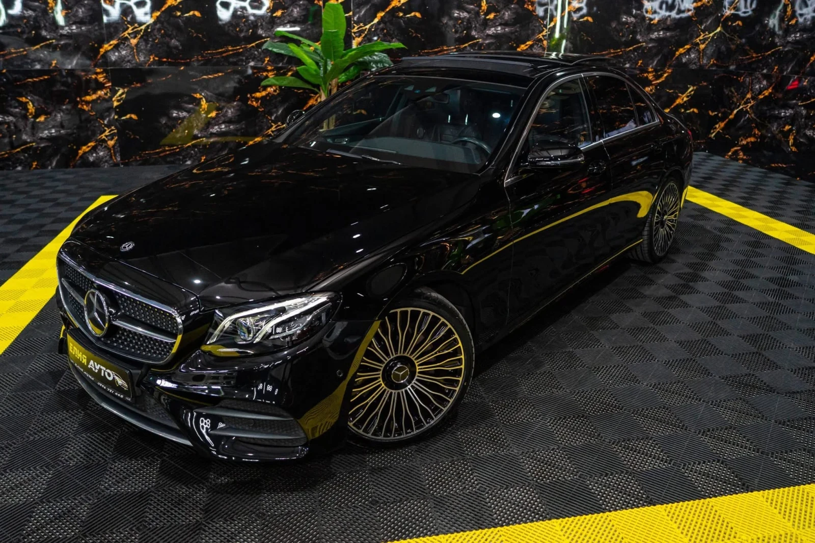 Mercedes-Benz E 220 D FULL AMG LINE DIGITAL ПАНО BURM ЛИЗИНГ 100%, снимка 5 - Автомобили и джипове - 54026355