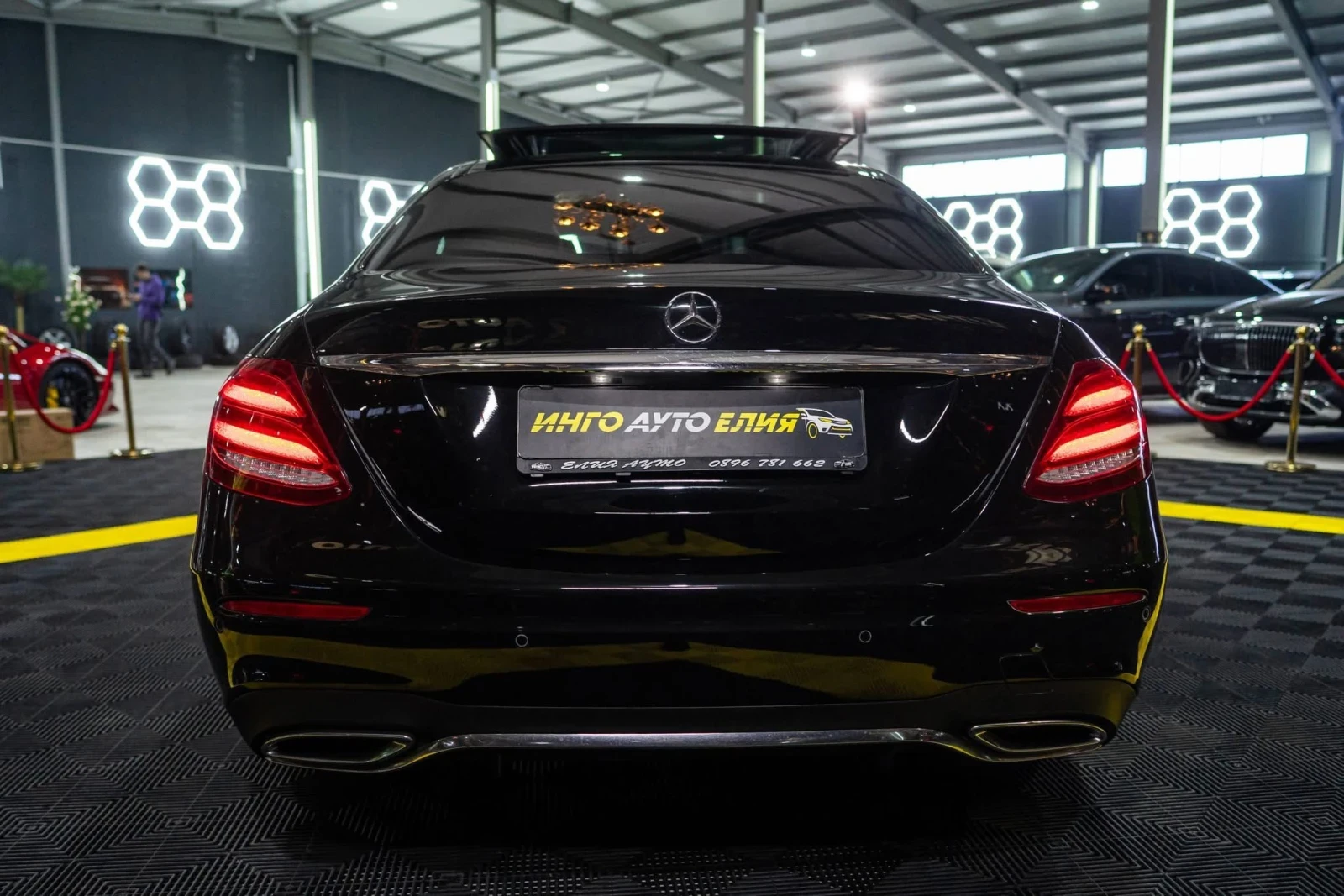 Mercedes-Benz E 220 D FULL AMG LINE DIGITAL ПАНО BURM ЛИЗИНГ 100%, снимка 8 - Автомобили и джипове - 54026355