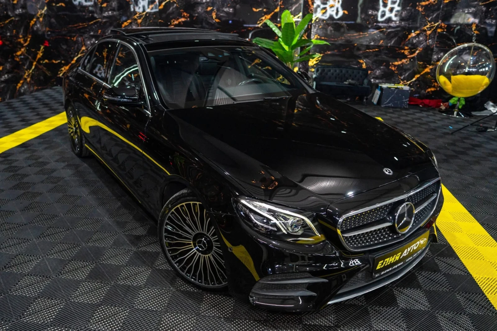 Mercedes-Benz E 220 D FULL AMG LINE DIGITAL ПАНО BURM ЛИЗИНГ 100%, снимка 2 - Автомобили и джипове - 54026355