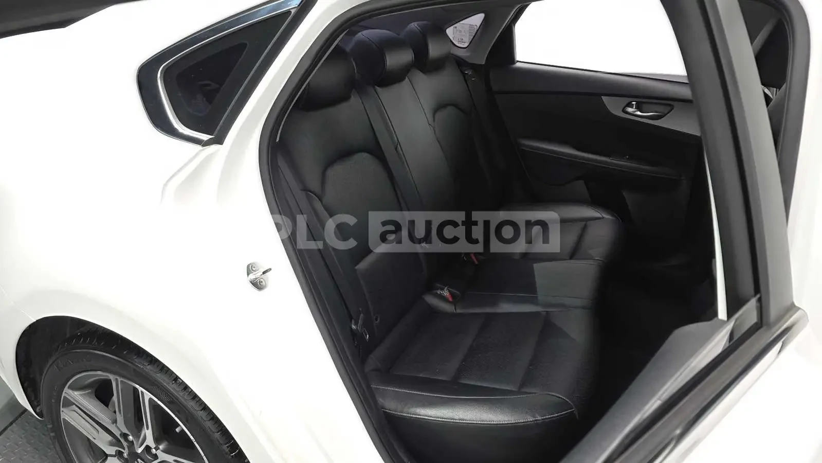 Kia K3, снимка 11 - Автомобили и джипове - 54160648