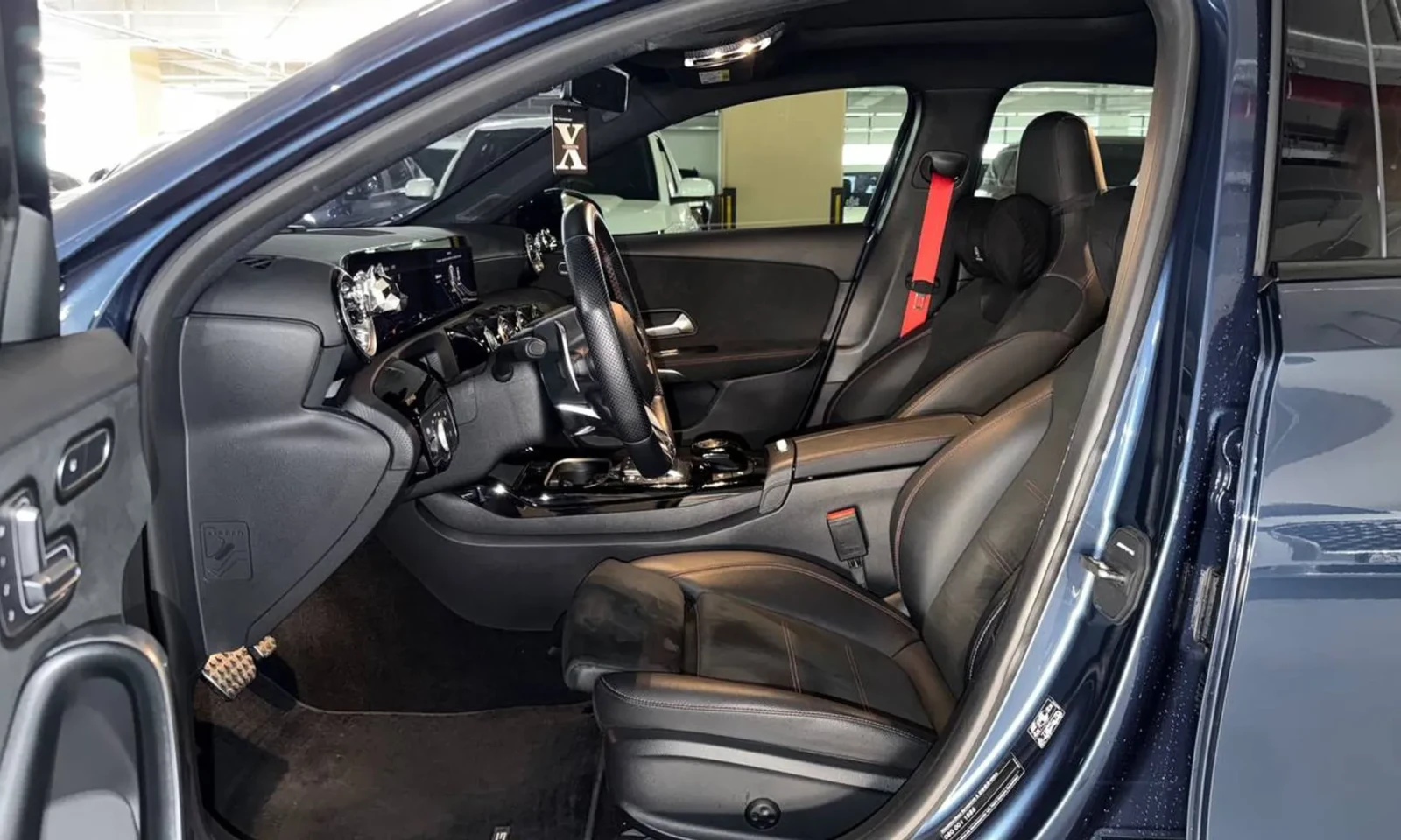 Mercedes-Benz A45 AMG burmester* multibeam led* Parking Assist, снимка 4 - Автомобили и джипове - 54162041