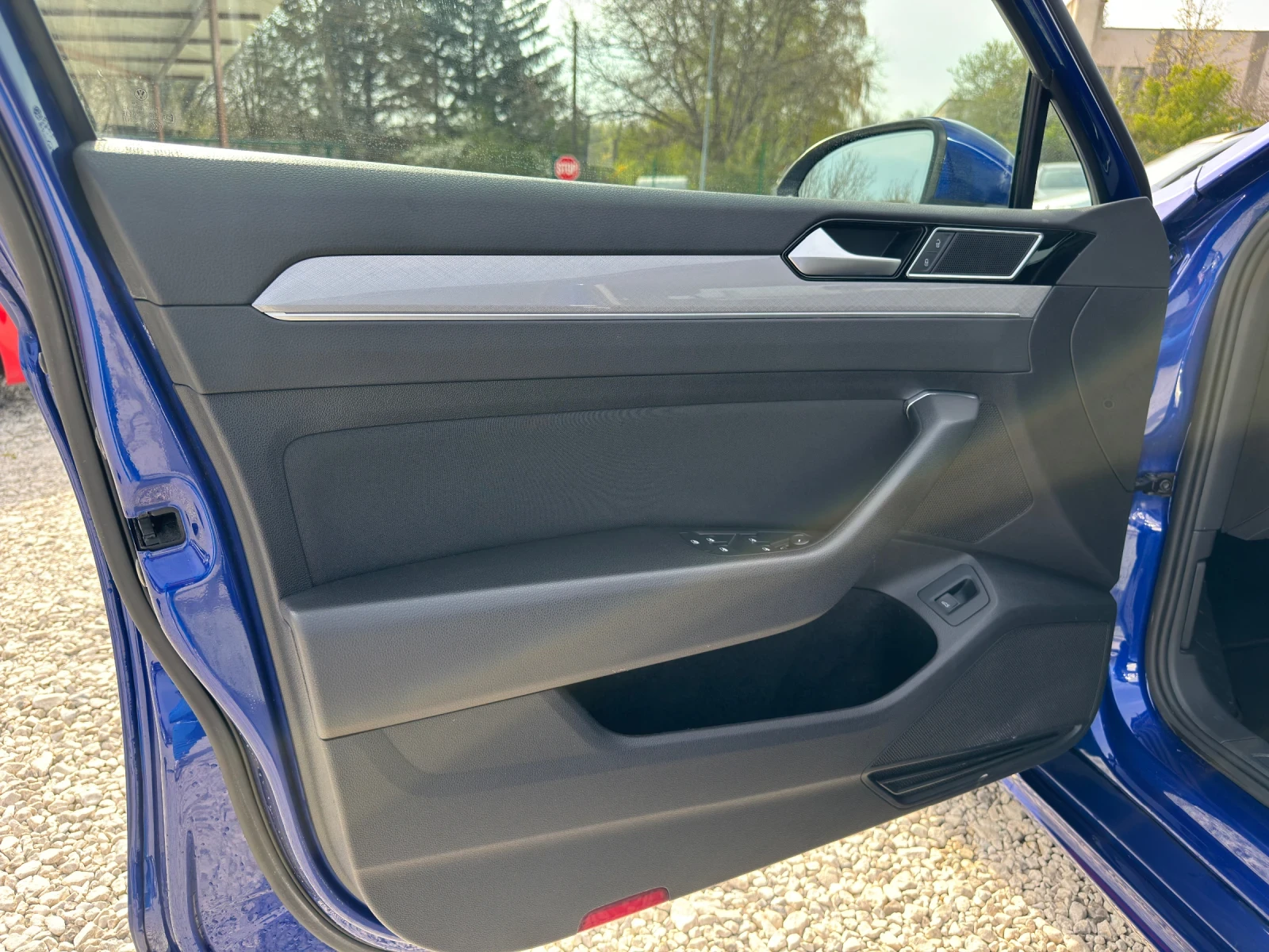 VW Passat 2.0TDI* R LINE * 115 000 км.* ACC* CAMERA , снимка 7 - Автомобили и джипове - 54228655