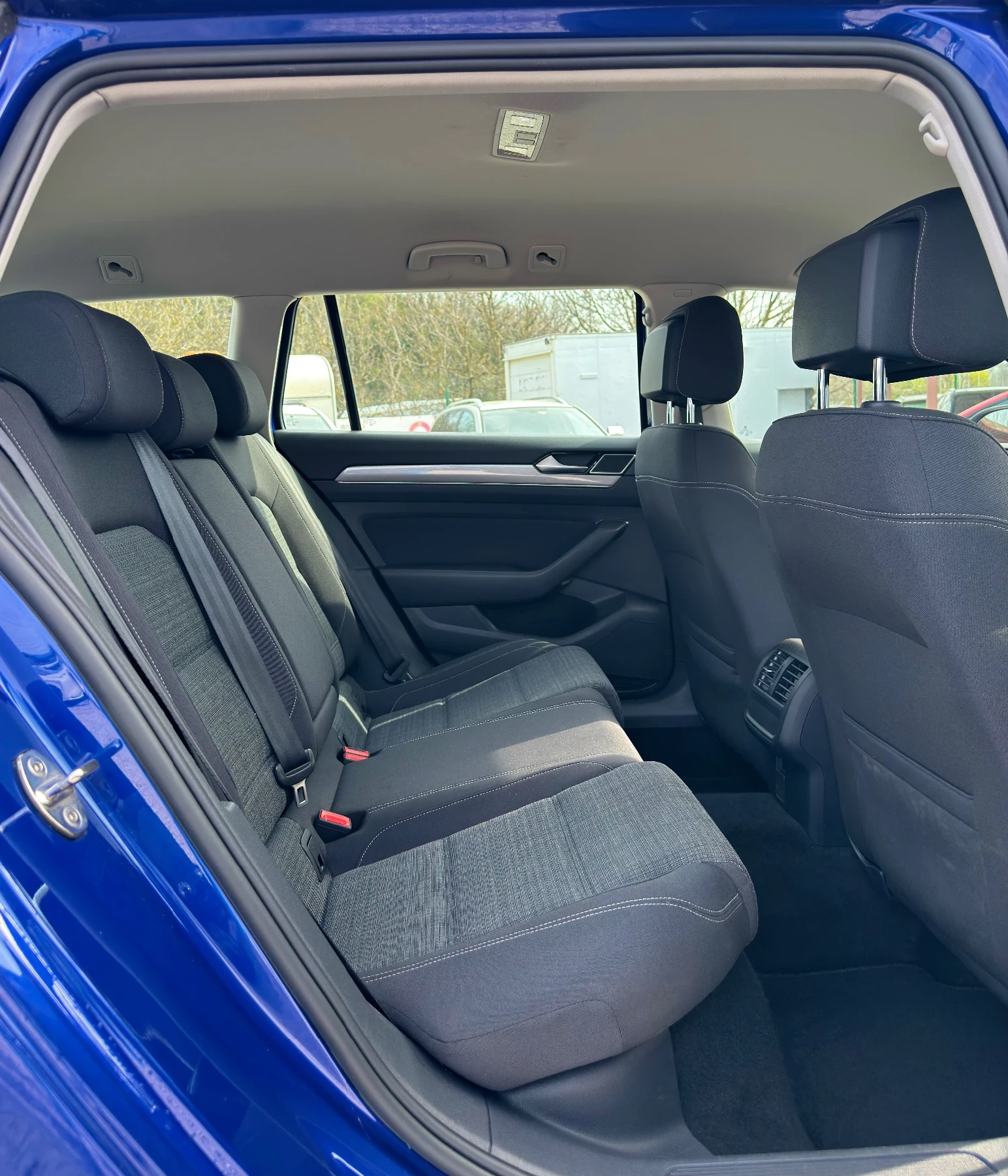 VW Passat 2.0TDI* R LINE * 115 000 км.* ACC* CAMERA , снимка 13 - Автомобили и джипове - 54228655