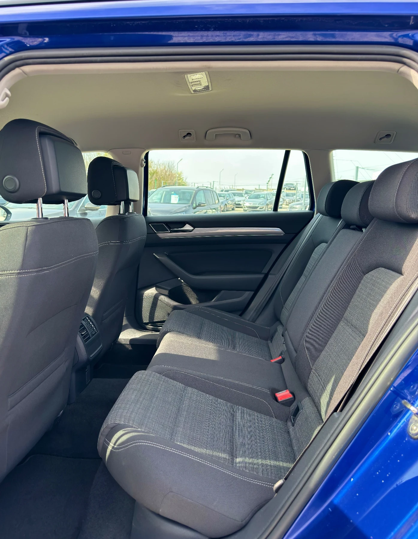 VW Passat 2.0TDI* R LINE * 115 000 км.* ACC* CAMERA , снимка 14 - Автомобили и джипове - 54228655