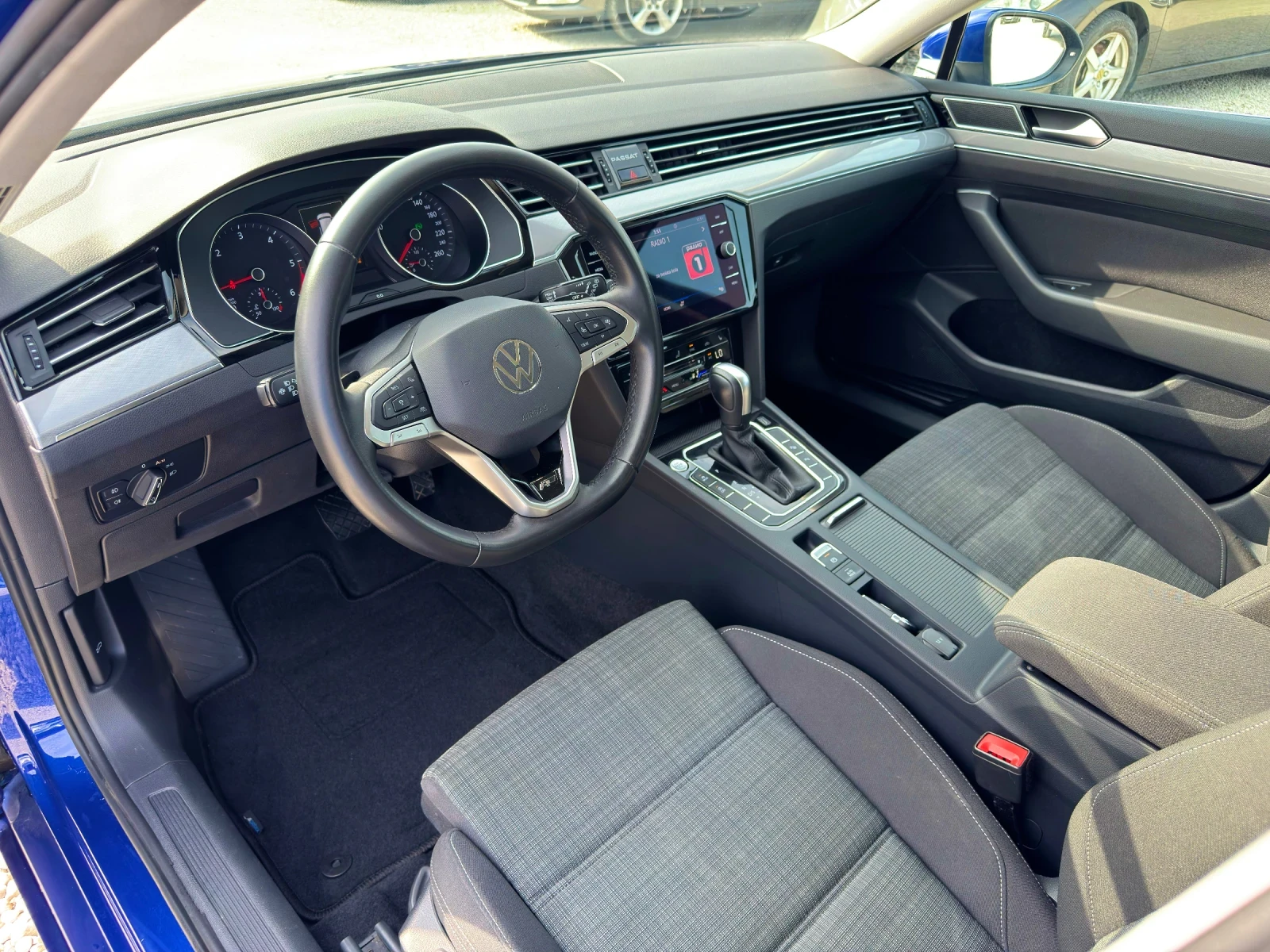 VW Passat 2.0TDI* R LINE * 115 000 км.* ACC* CAMERA , снимка 5 - Автомобили и джипове - 54228655