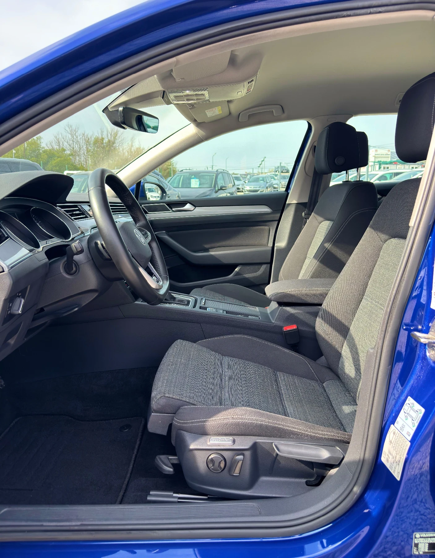 VW Passat 2.0TDI* R LINE * 115 000 км.* ACC* CAMERA , снимка 6 - Автомобили и джипове - 54228655