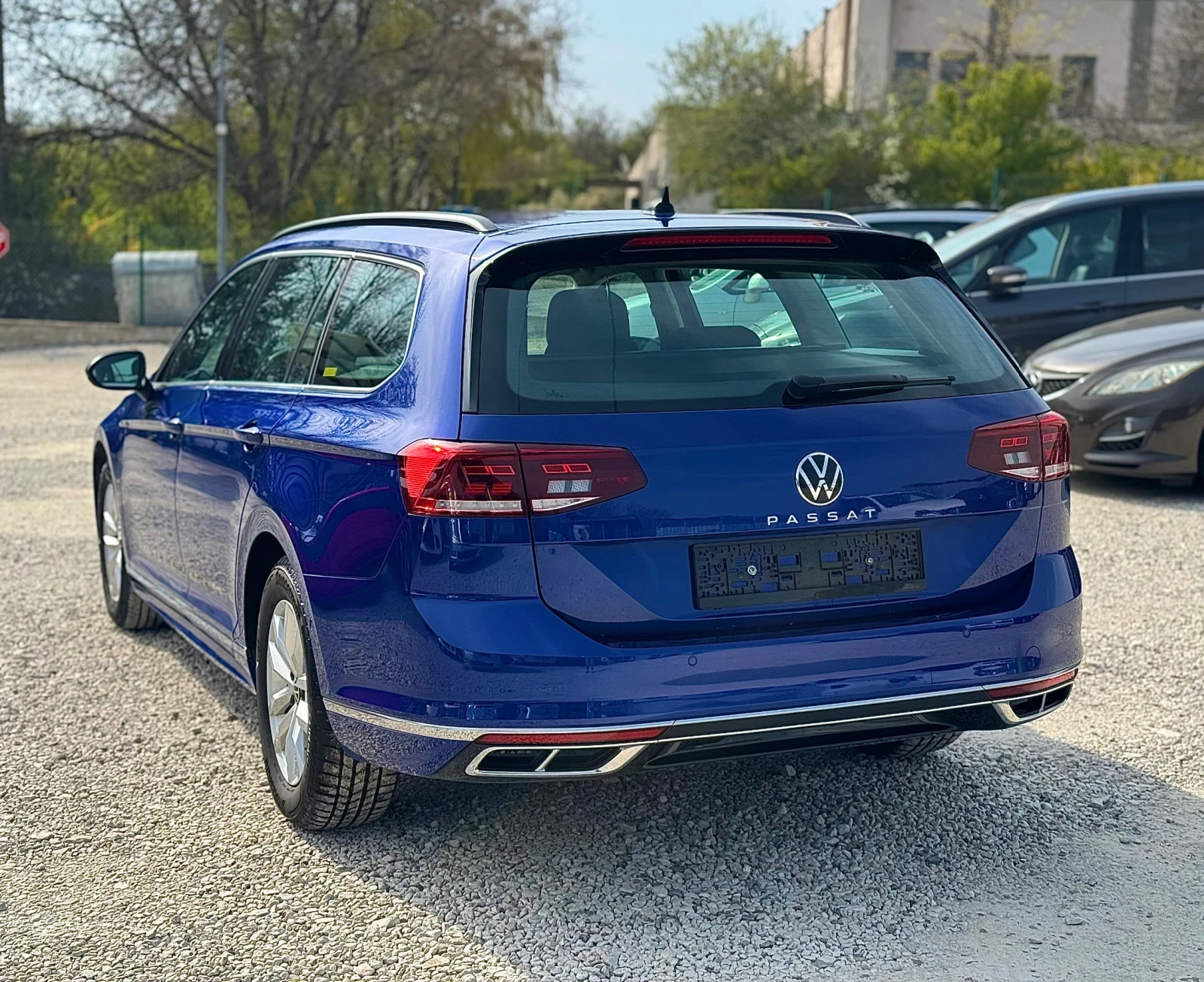 VW Passat 2.0TDI* R LINE * 115 000 км.* ACC* CAMERA , снимка 3 - Автомобили и джипове - 54228655