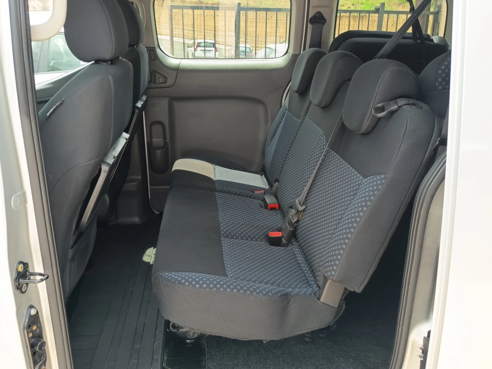 Nissan e-NV200 1.5dci, снимка 11 - Автомобили и джипове - 54525978