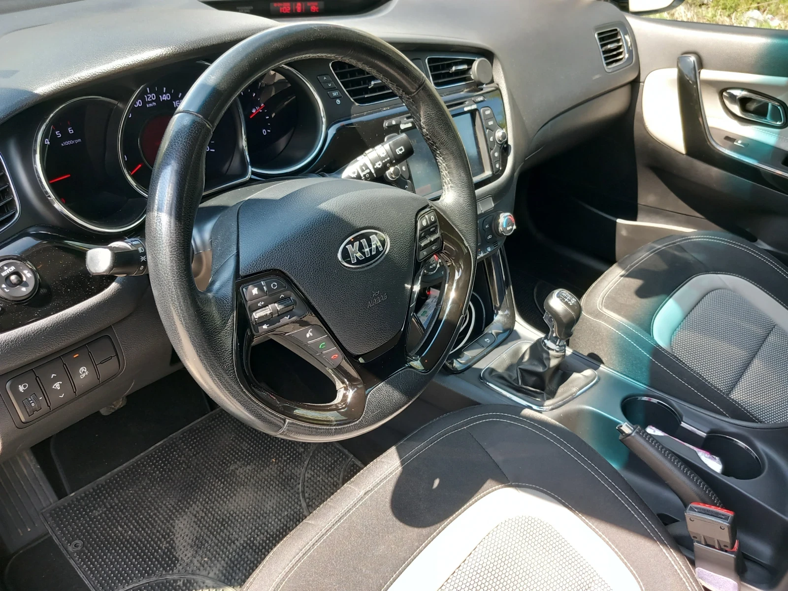 Kia Ceed 1.6 CRDI НАВИГАЦИЯ КАМЕРА  TOP !, снимка 10 - Автомобили и джипове - 54994299