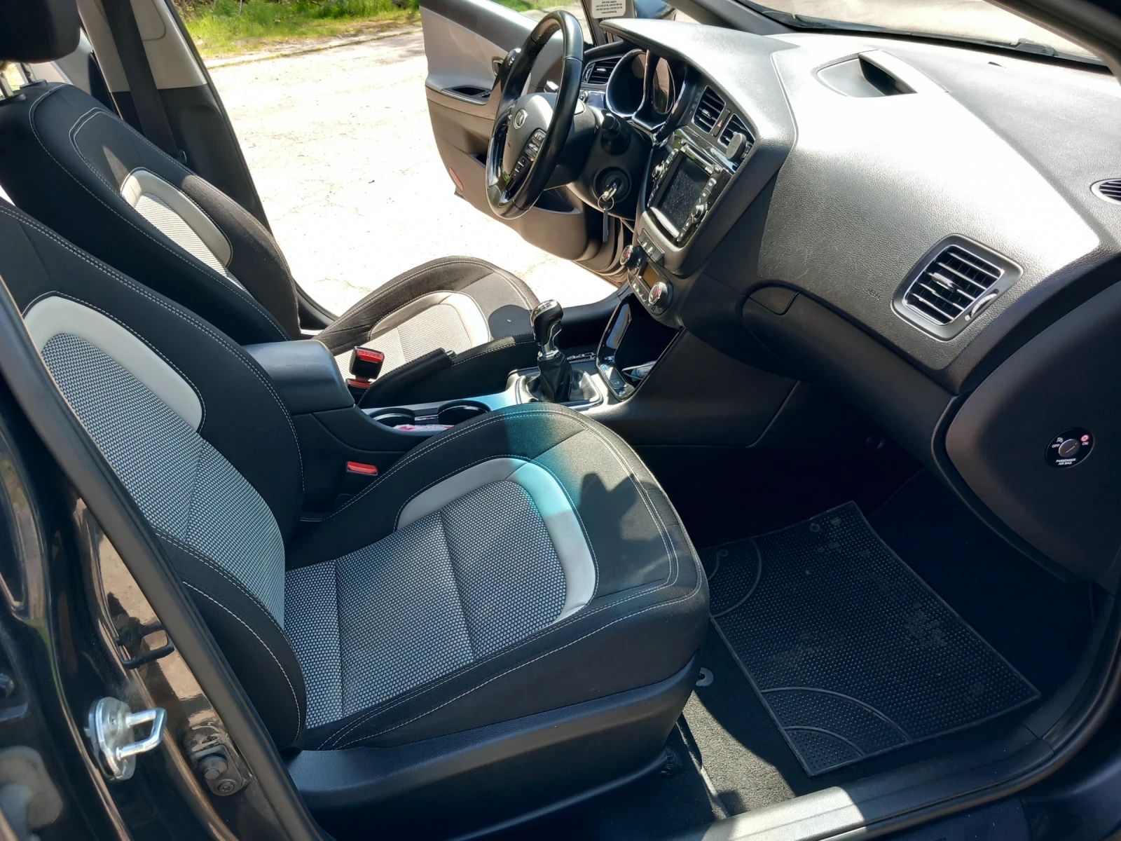 Kia Ceed 1.6 CRDI НАВИГАЦИЯ КАМЕРА  TOP !, снимка 15 - Автомобили и джипове - 54994299