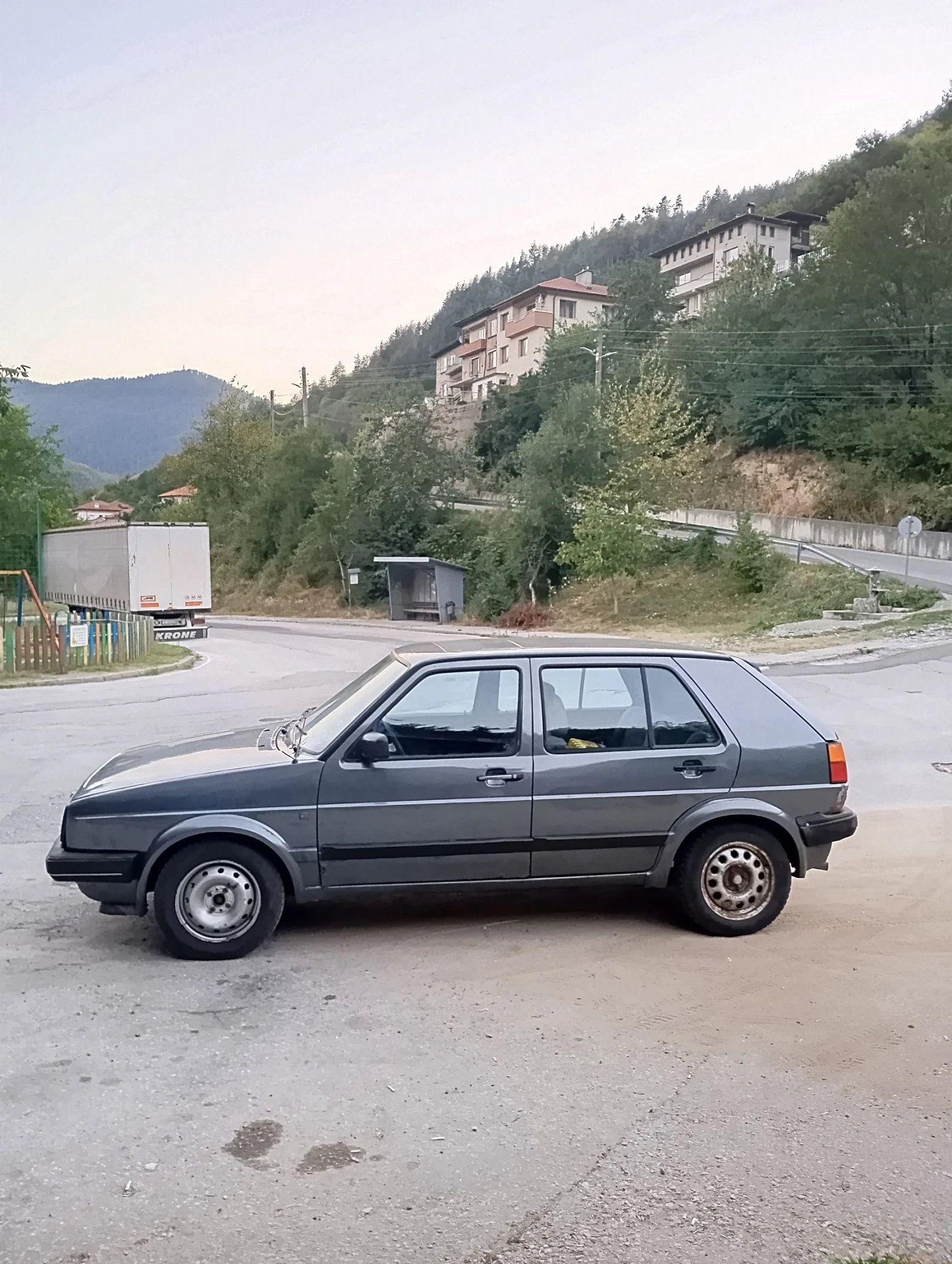 VW Golf 1.8 90 GT, снимка 4 - Автомобили и джипове - 55653499