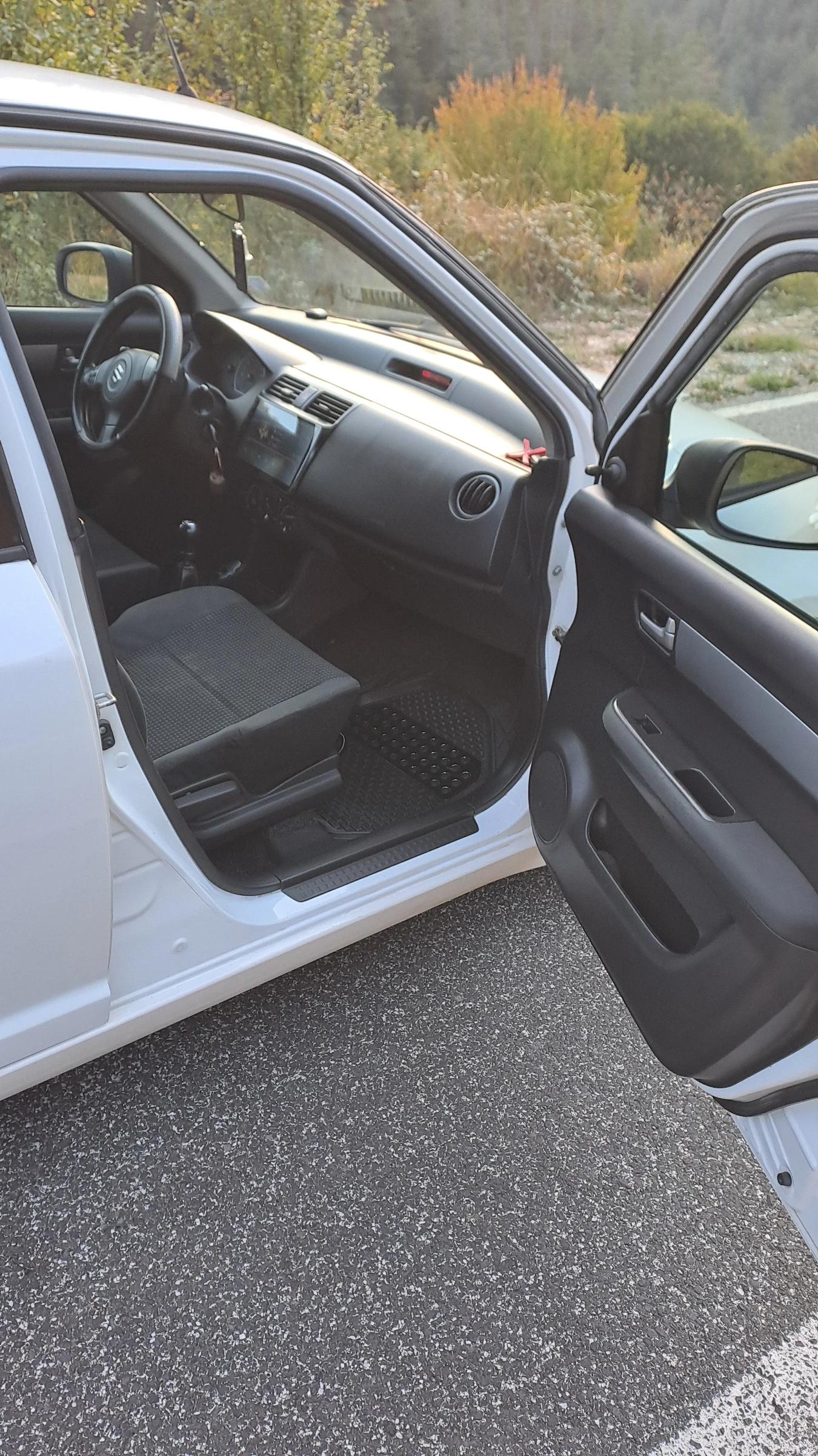 Suzuki Swift 1.3 93к газ.инж., снимка 10 - Автомобили и джипове - 56170982