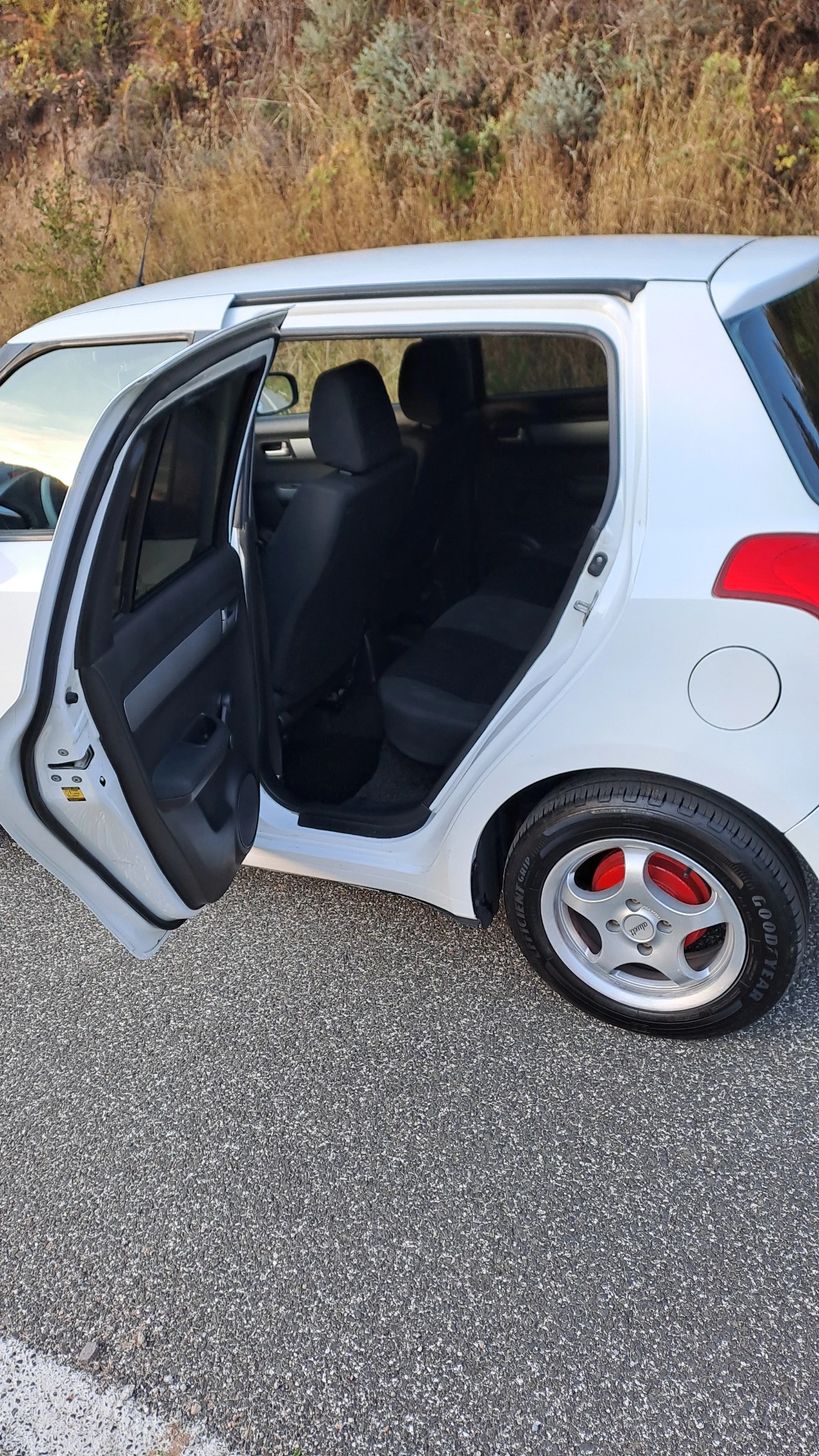 Suzuki Swift 1.3 93к газ.инж., снимка 7 - Автомобили и джипове - 56170982