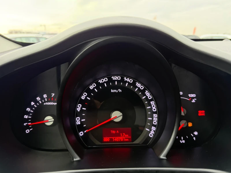 Kia Sportage 1.6 Бензин Фейс, снимка 14 - Автомобили и джипове - 52122619