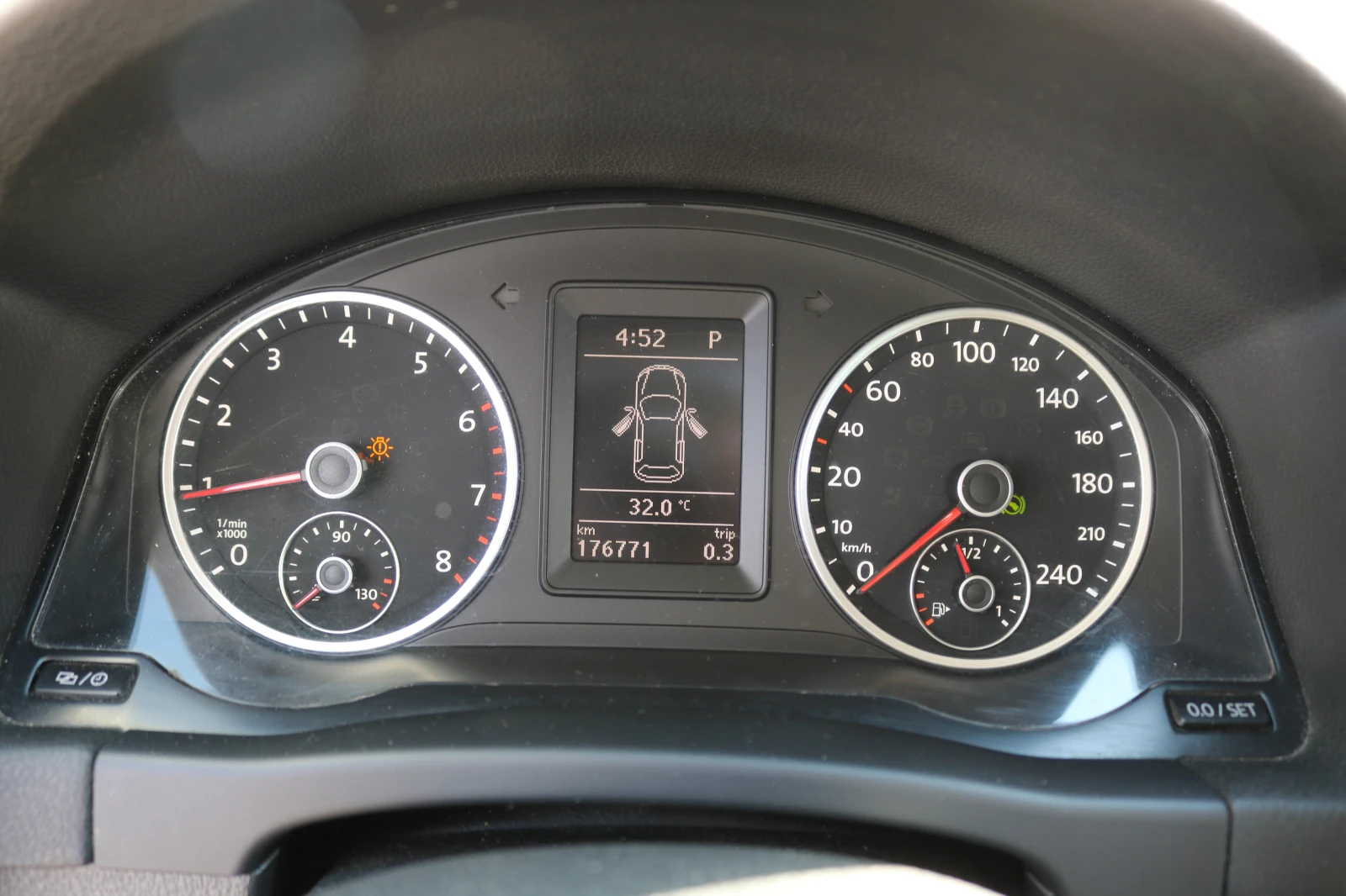 VW Tiguan 2.0 TSI 4x4 | Mobile.bg — изображение 13
