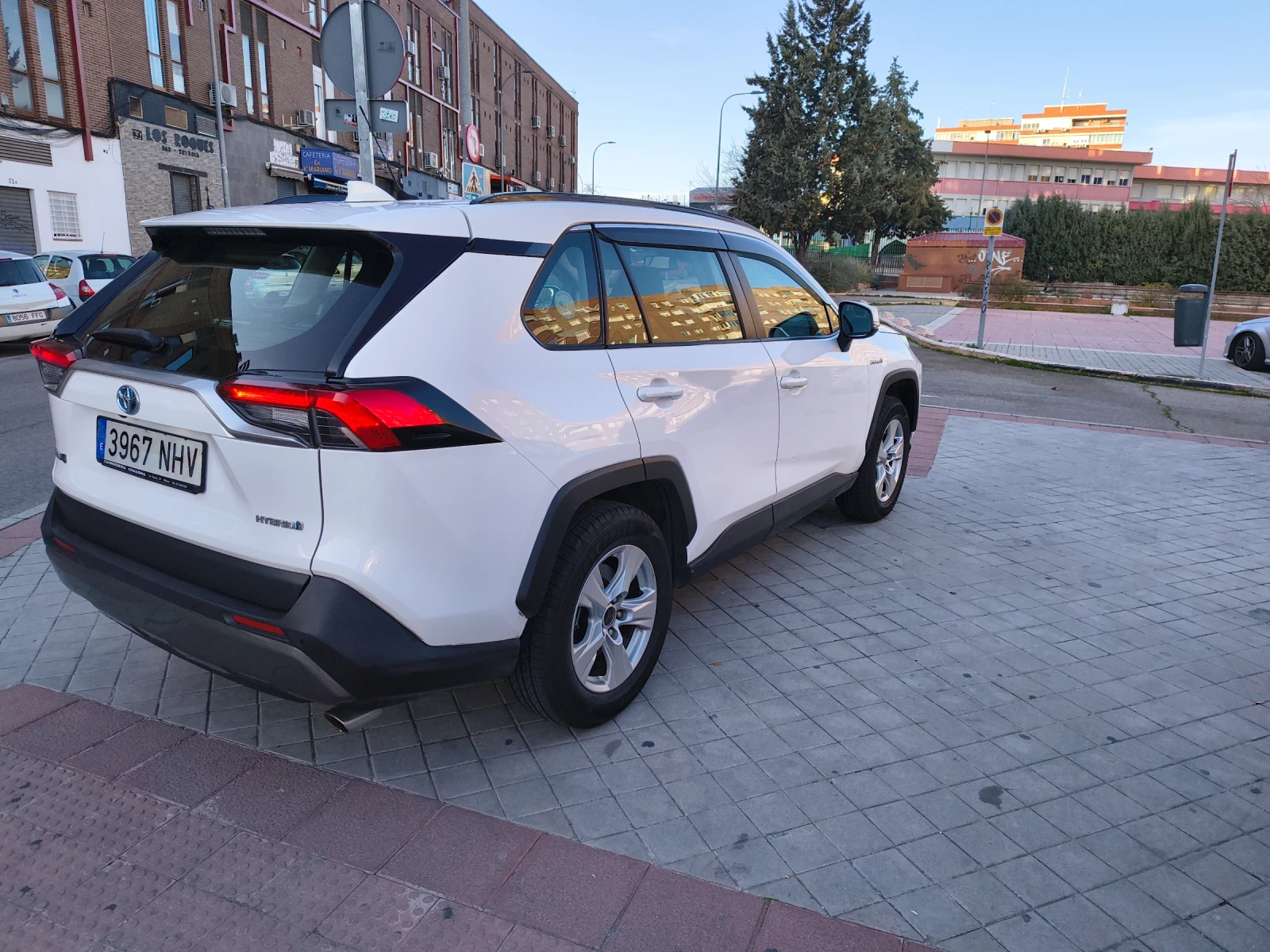 Toyota Rav4 2.5 Hibrid, снимка 7 - Автомобили и джипове - 54581785