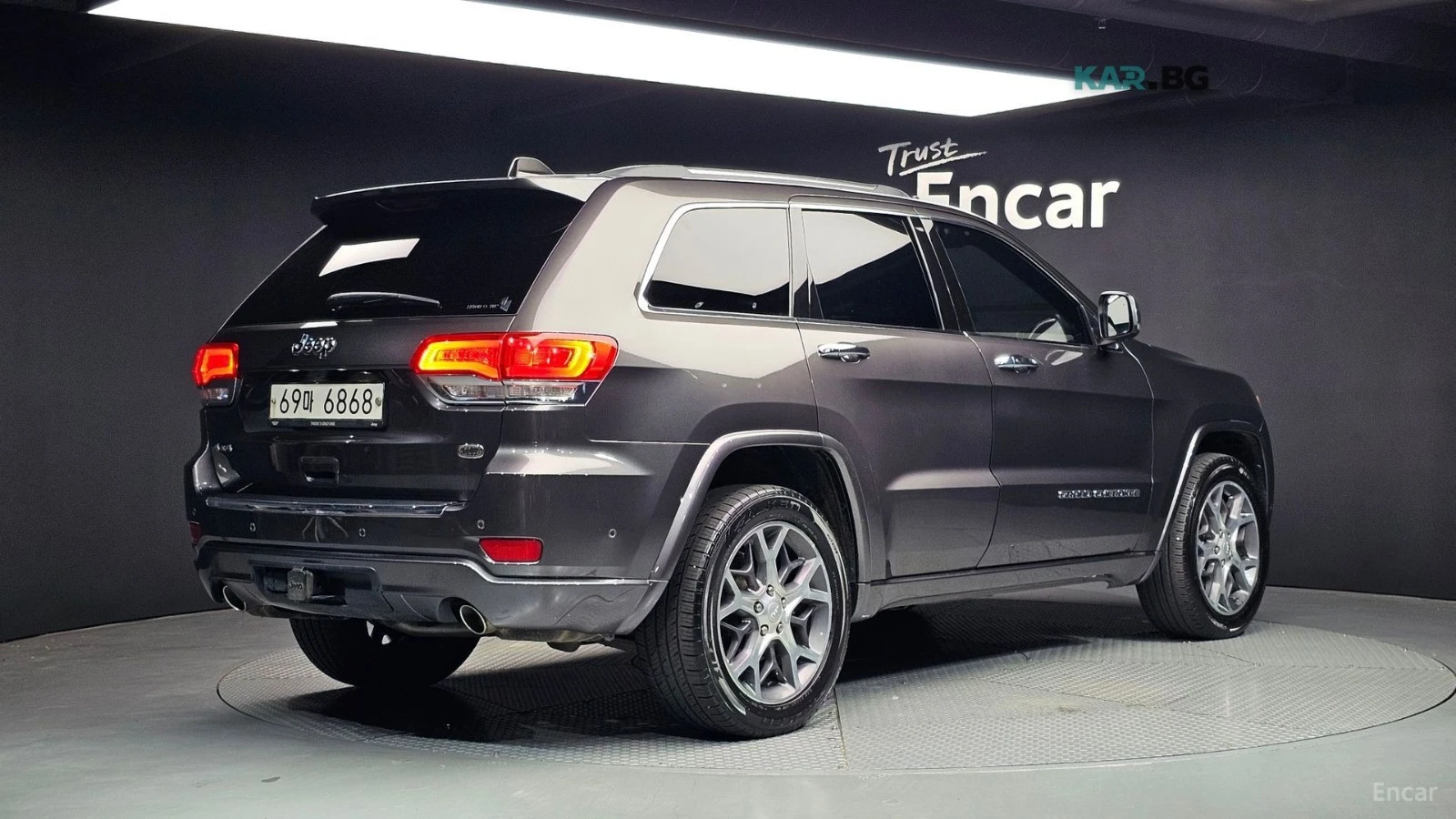 Jeep Cherokee OVERLAND* 3.6* КОЖА* ПОДГРЕВ* ОБДУХВ* ПАНО* НАВИ* , снимка 2 - Автомобили и джипове - 55235112