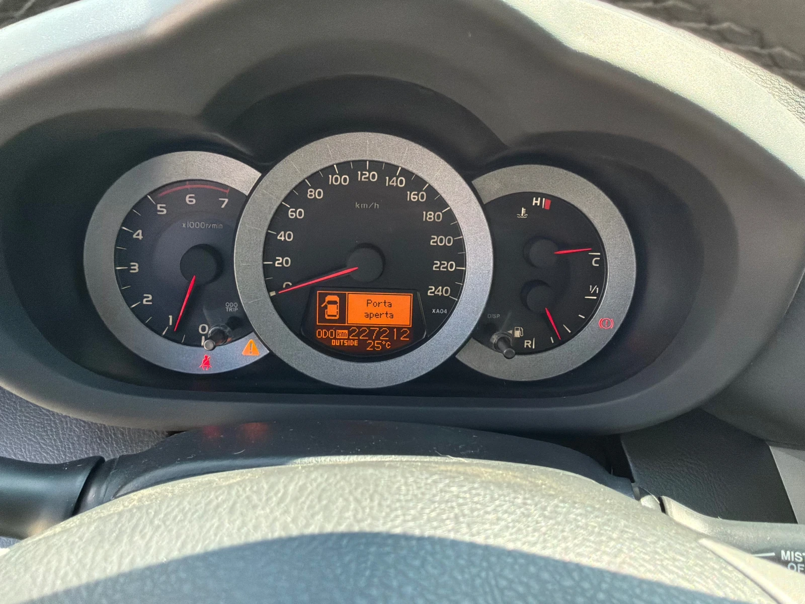 Toyota Rav4 2.2D4d 136k.с 6ск. Luxury, снимка 9 - Автомобили и джипове - 55300823