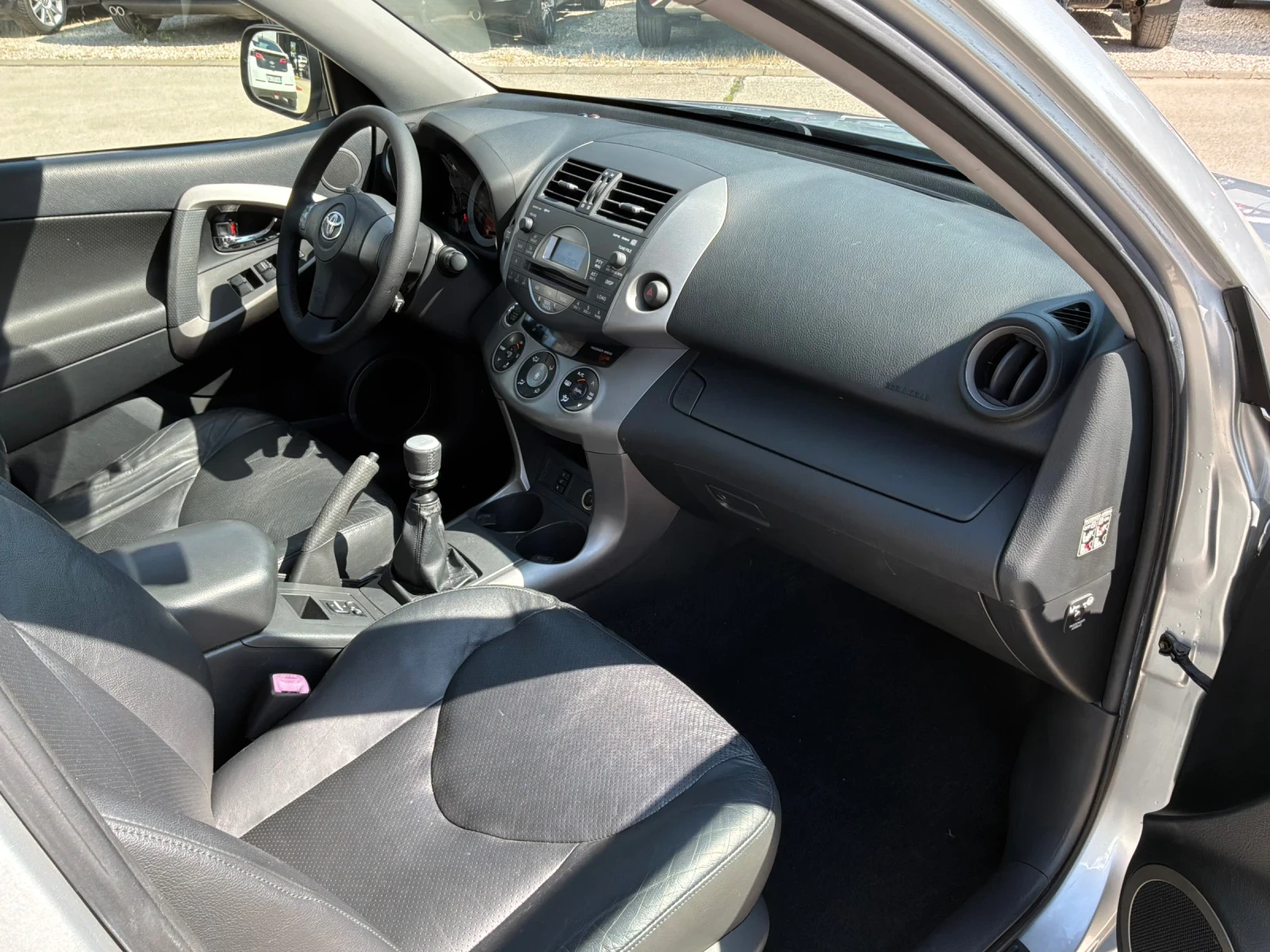 Toyota Rav4 2.2D4d 136k.с 6ск. Luxury, снимка 15 - Автомобили и джипове - 55300823