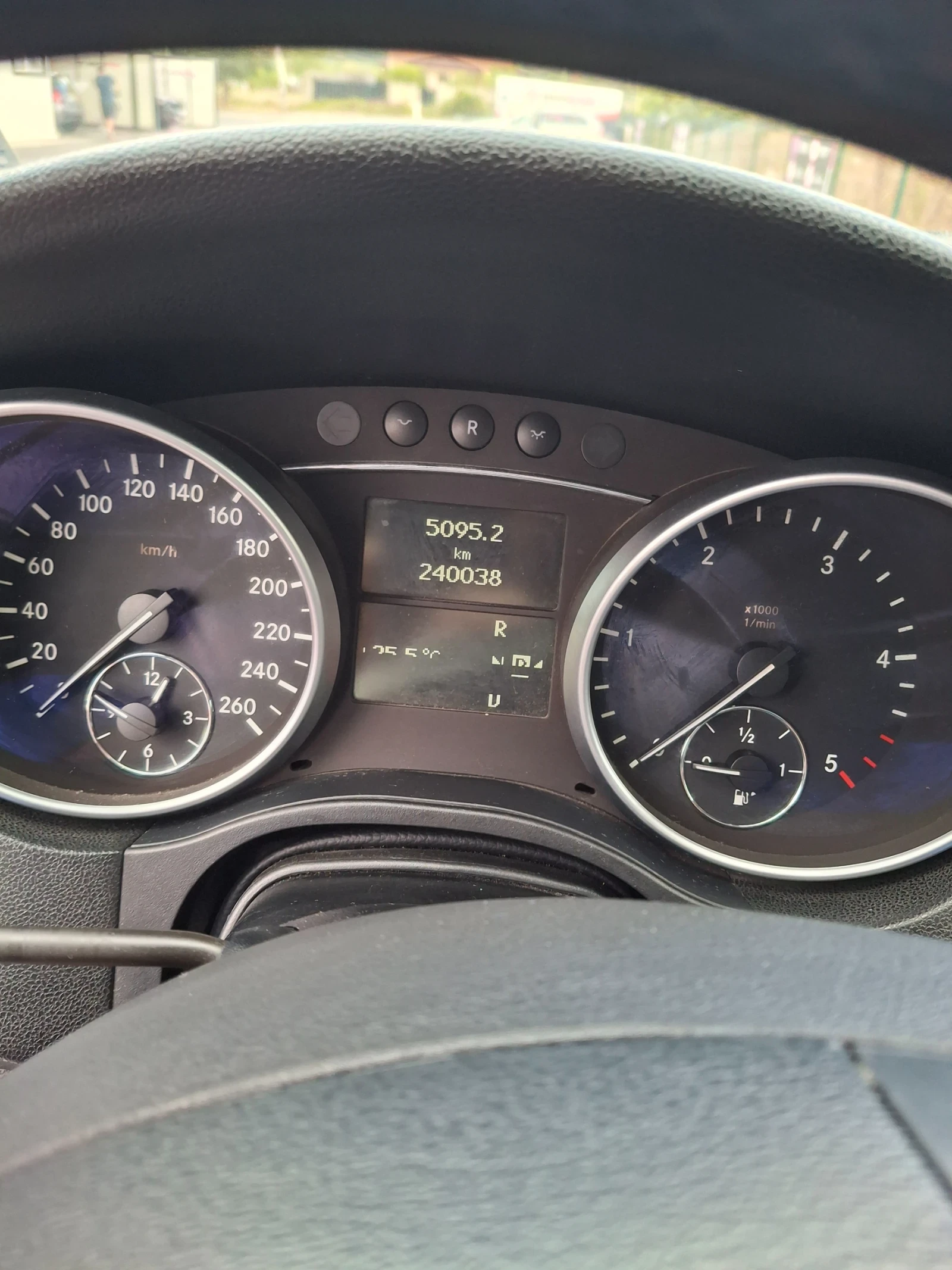 Mercedes-Benz ML 320, снимка 6 - Автомобили и джипове - 56140466
