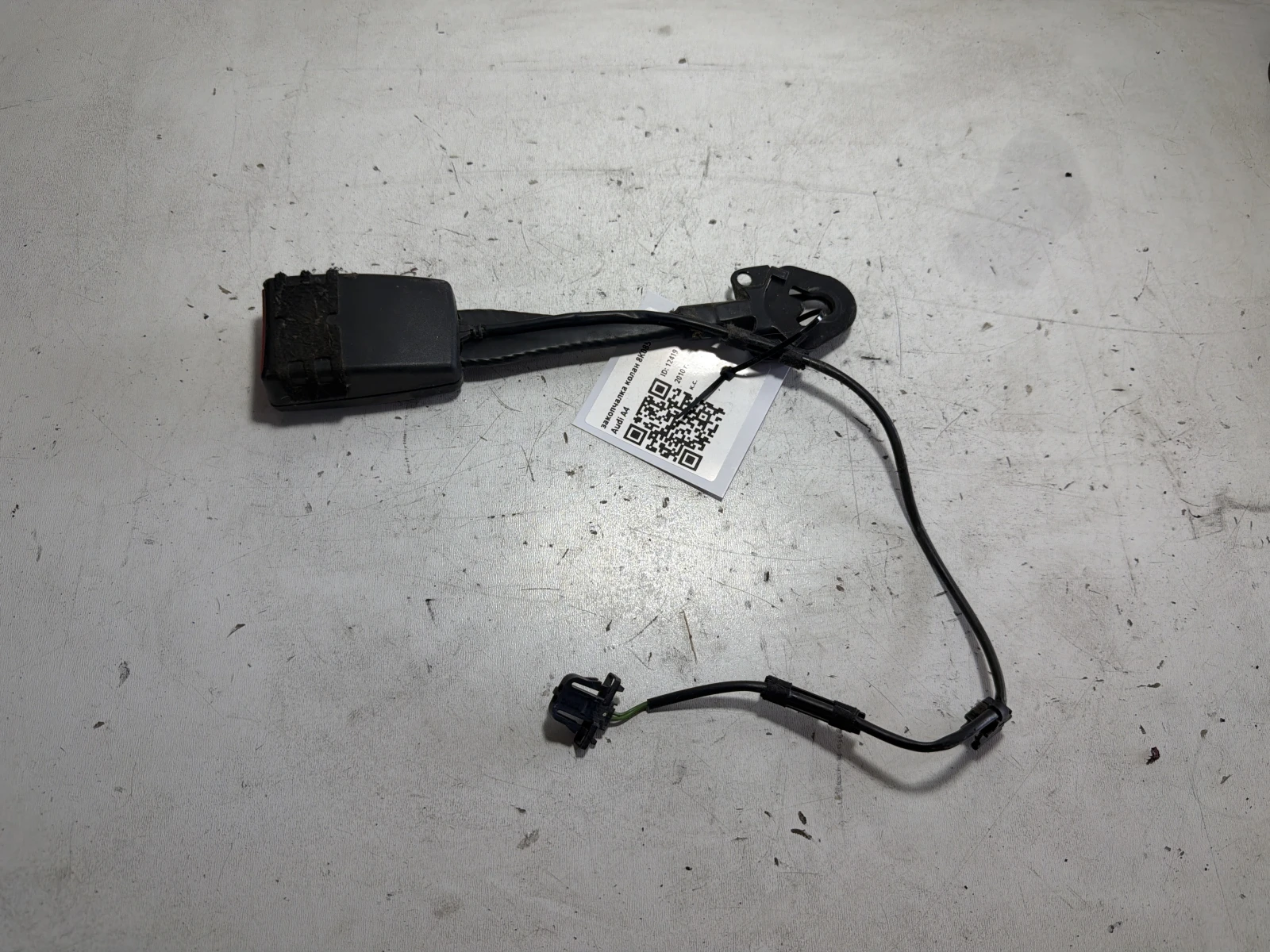 закопчалка колан 8K0857755D Audi A4
