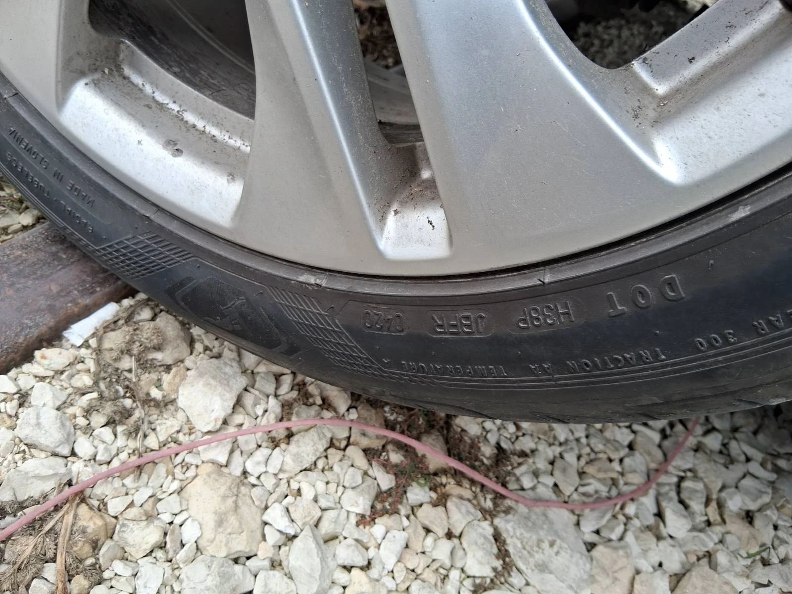 Гуми Летни 235/45R17, снимка 2 - Гуми и джанти - 54228482