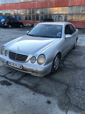 Mercedes-Benz E 320, снимка 2